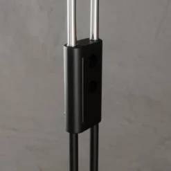 Lámpara de pie Medira de Lucande, negra, 2 luces, ajustable, GU10