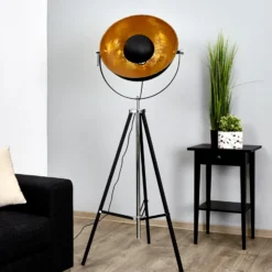 Lámpara de pie Mineva de Lindby. Negro/dorado, metal, altura 180 cm