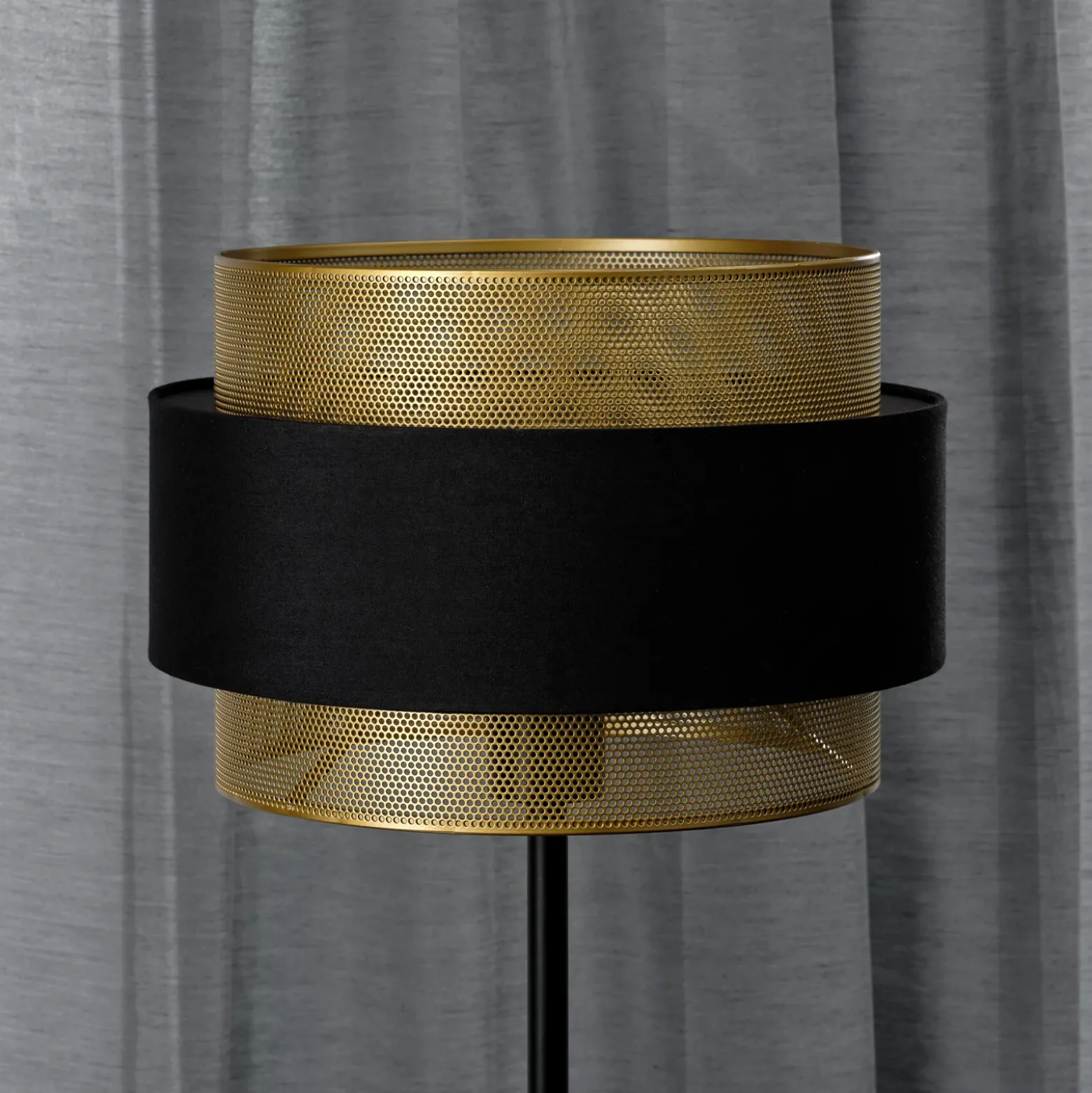 Lámpara de pie OSRAM Decor Hornet, negro/dorado, E27, altura 175 cm