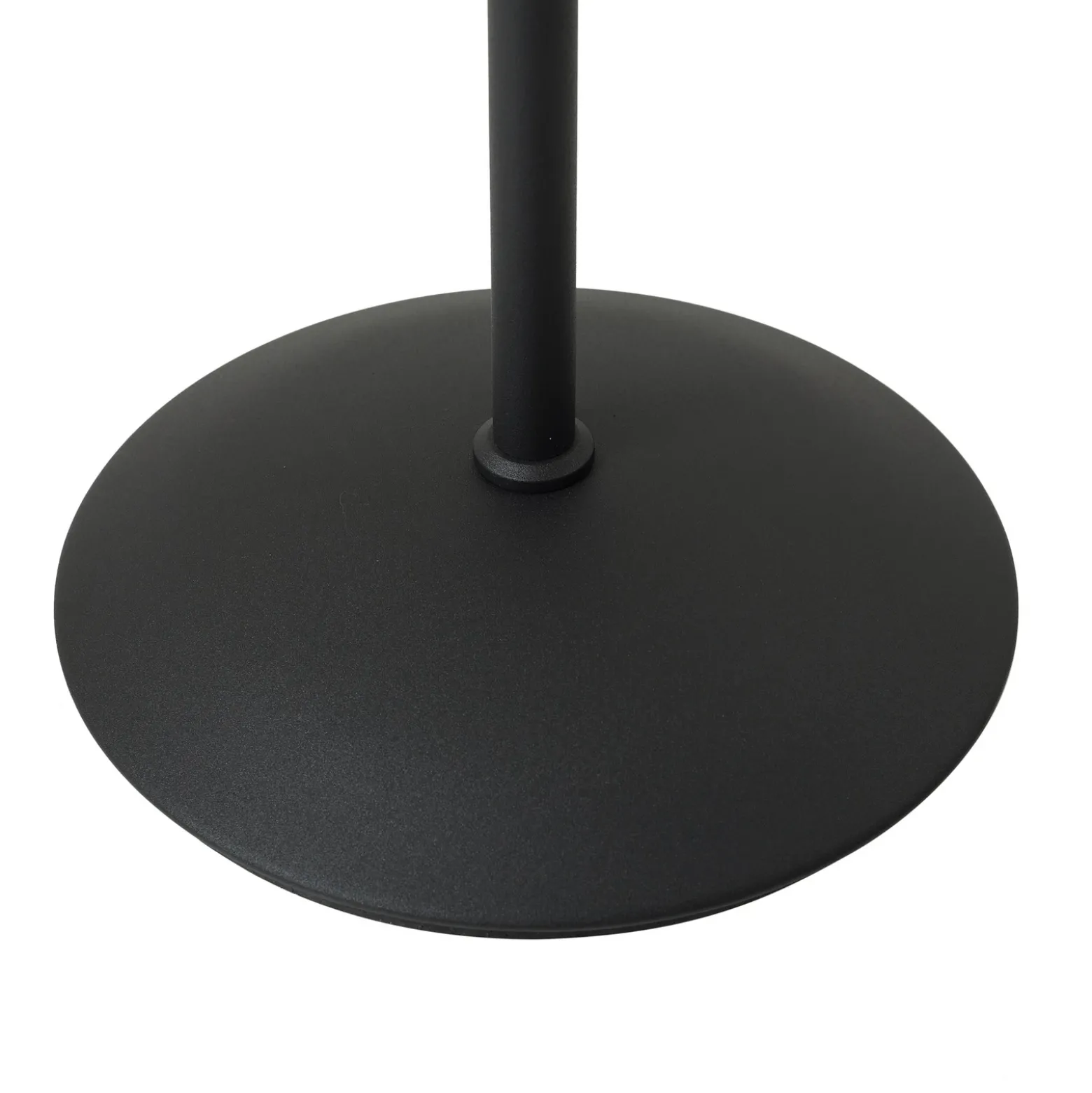 Lámpara de pie recargable LED Elvyn de Lindby, negra, ajustable