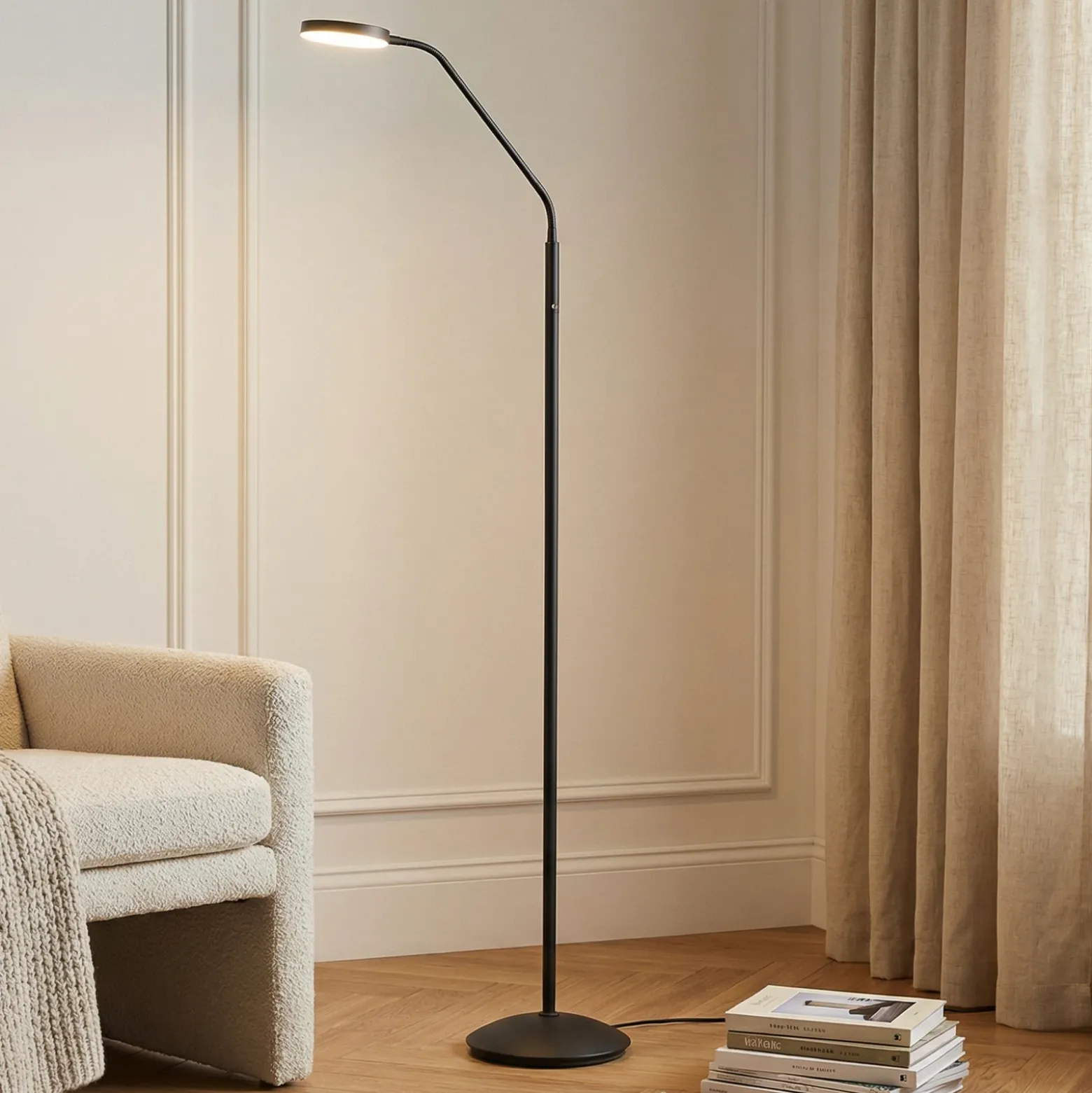 Lámpara de pie recargable LED Elvyn de Lindby, negra, ajustable