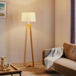 Lámpara de pie Sacha LS de madera y textil, blanco