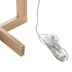 Lámpara de pie Sacha LS de madera y textil, blanco