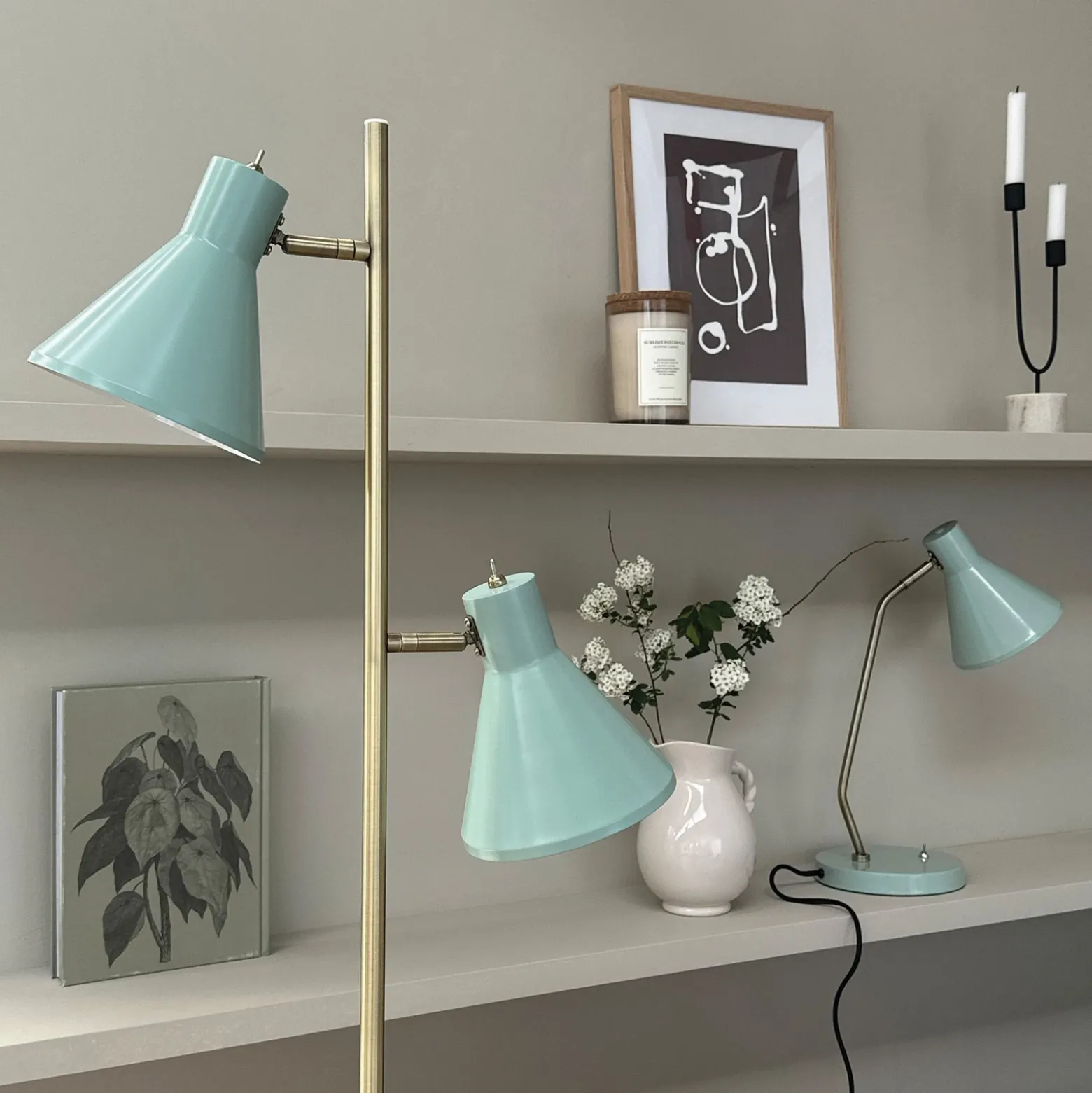 Lámpara de pie Sleep de Dyberg Larsen, verde menta, altura 165 cm, acero