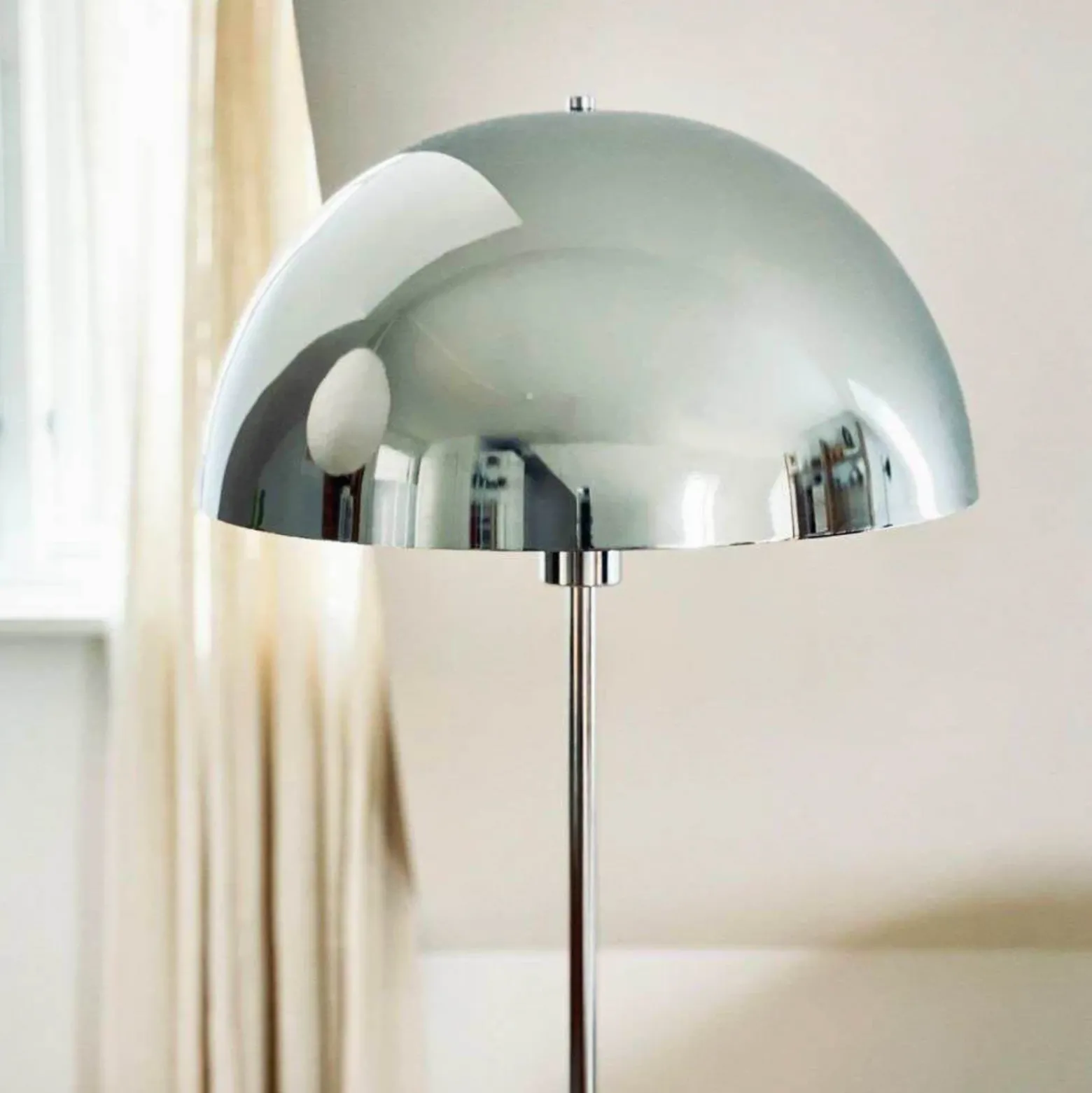 Lámpara de pie Stockholm de Dyberg Larsen, altura 143 cm, metal/mármol