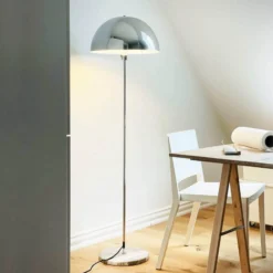Lámpara de pie Stockholm de Dyberg Larsen, altura 143 cm, metal/mármol