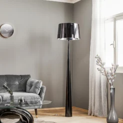 Lámpara de pie Totem LS con acabado cromo, negro