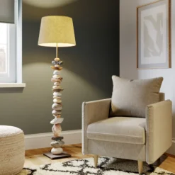 Lámpara de pie Vera con pantalla de tela y decoración de piedra
