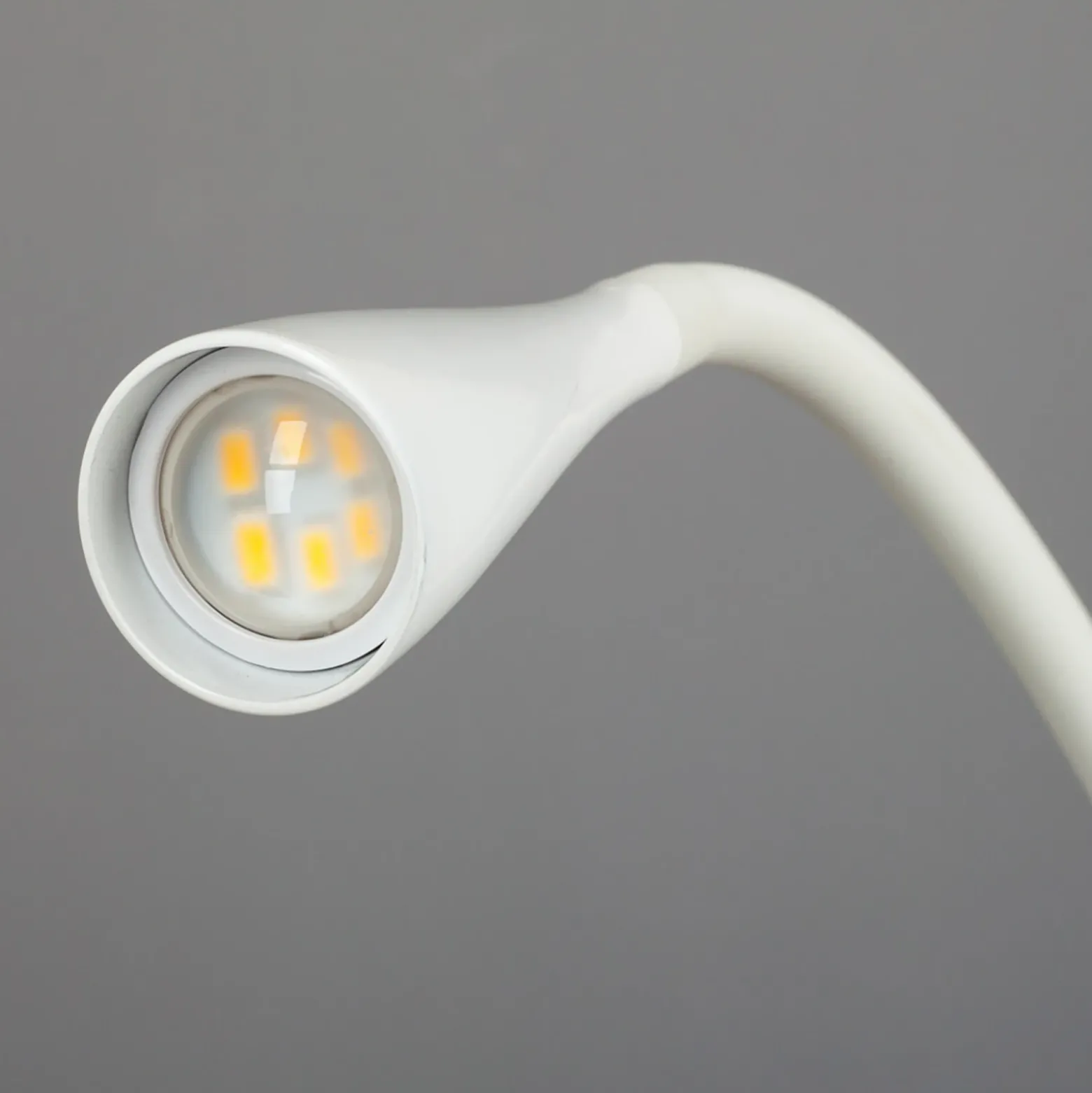 Lámpara de pinza LED Baris de Lindby, blanca, altura 44 cm, 3000K
