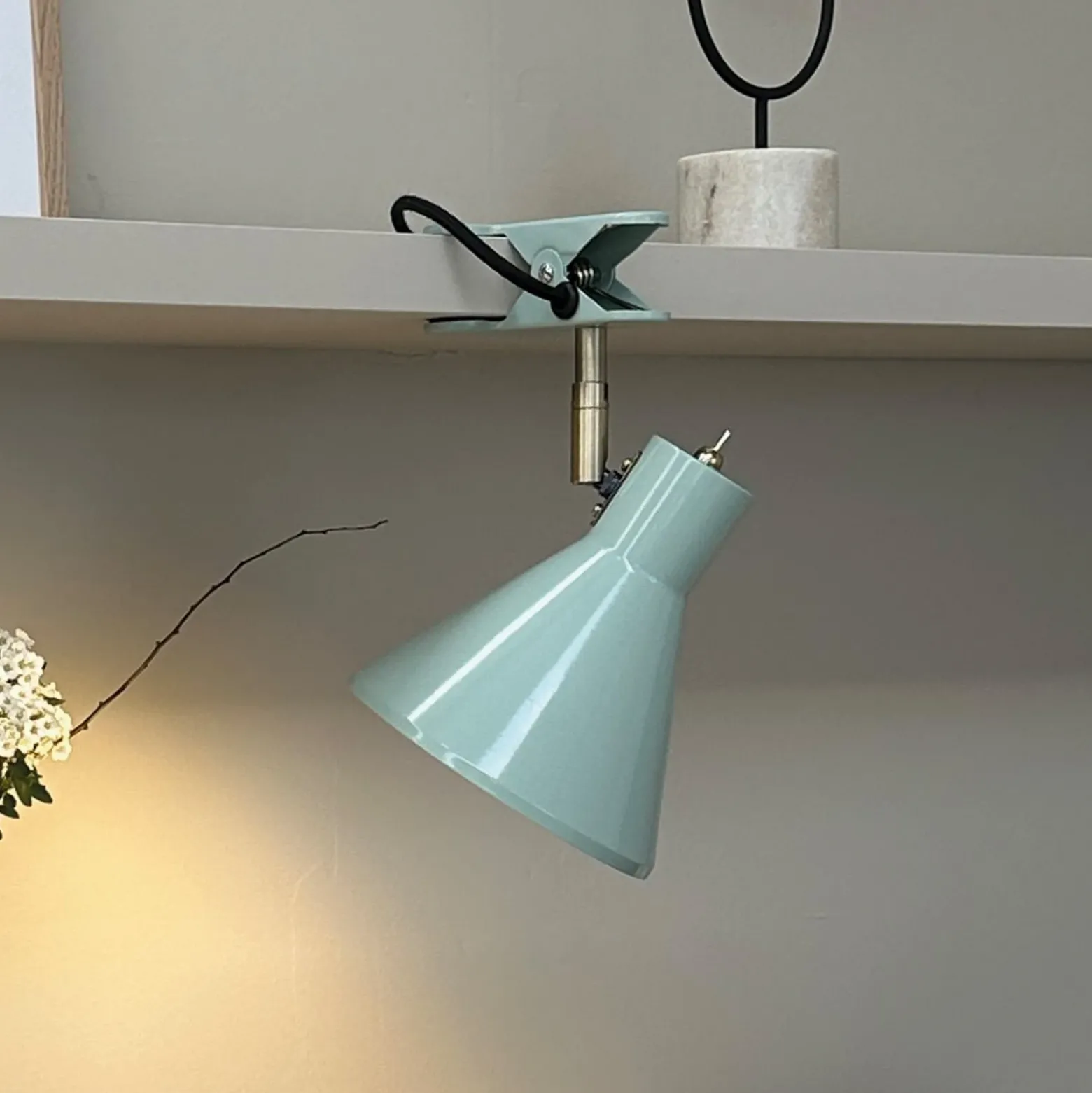 Lámpara de pinza Sleep de Dyberg Larsen, verde menta, Ø 15 cm, acero