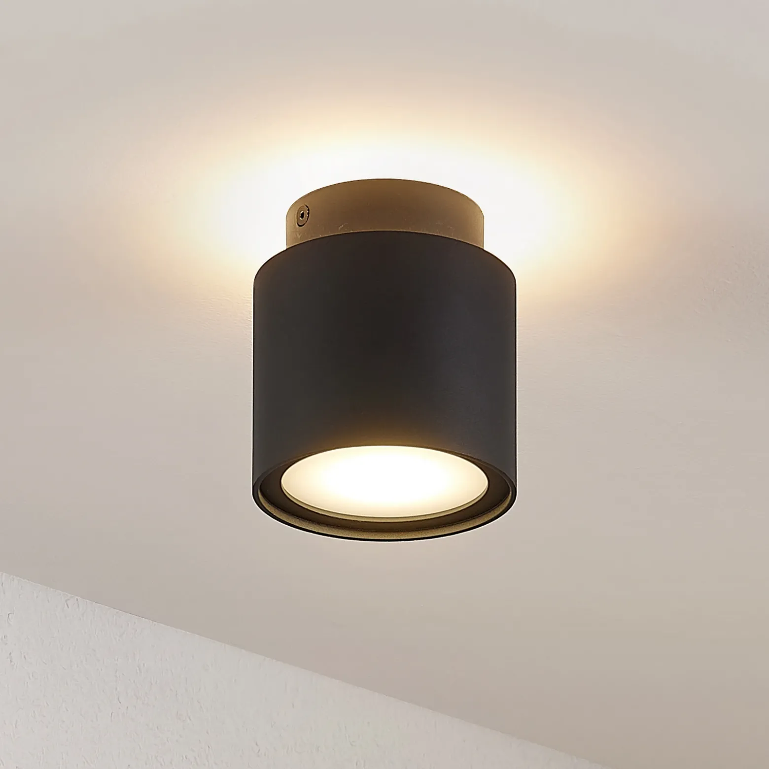 Lámpara de techo Arcchio Walisa, Ø 10 cm, negra, difusor, GU10