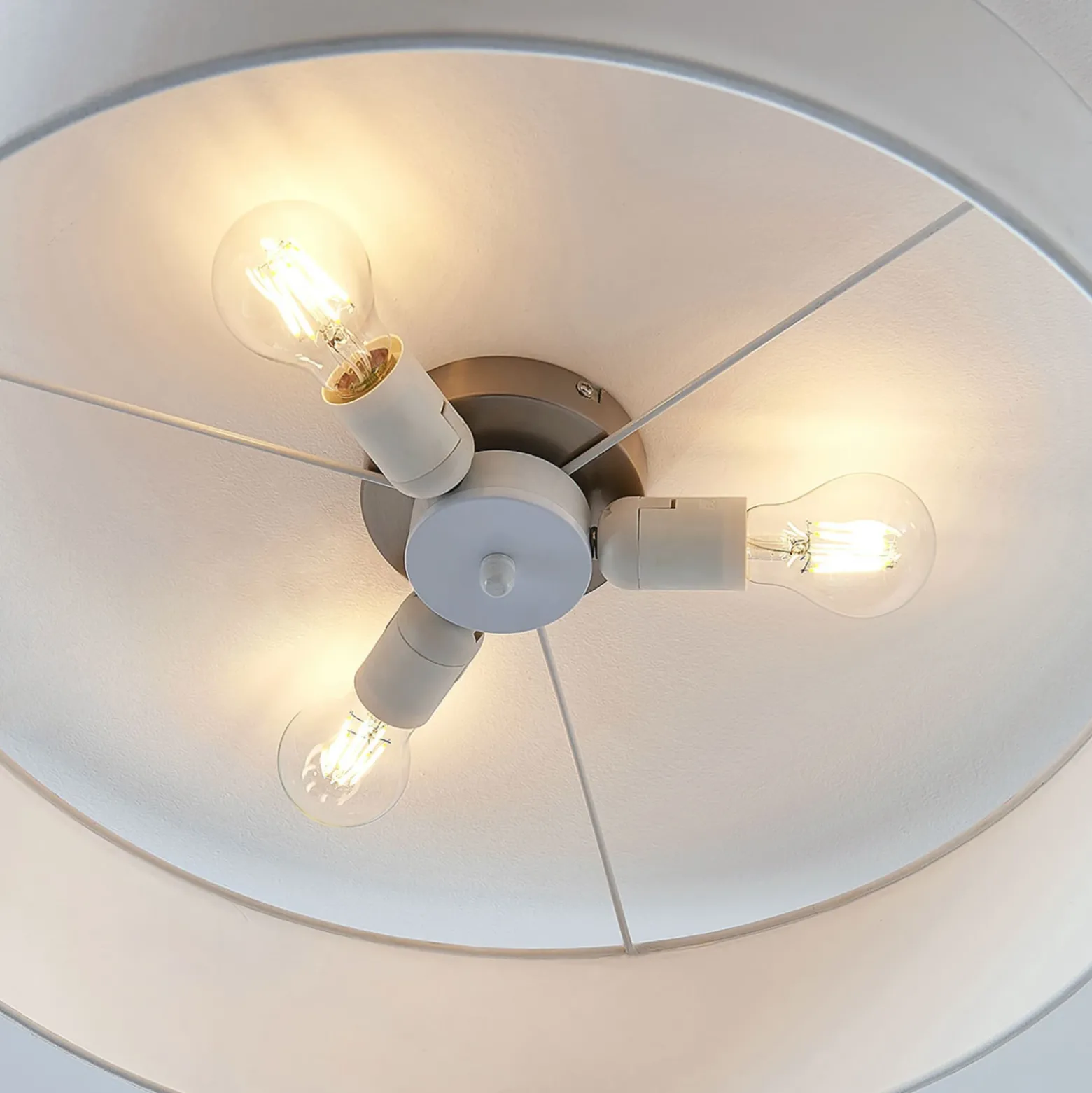 Lámpara de techo de tela Gordana en blanco, 57 cm