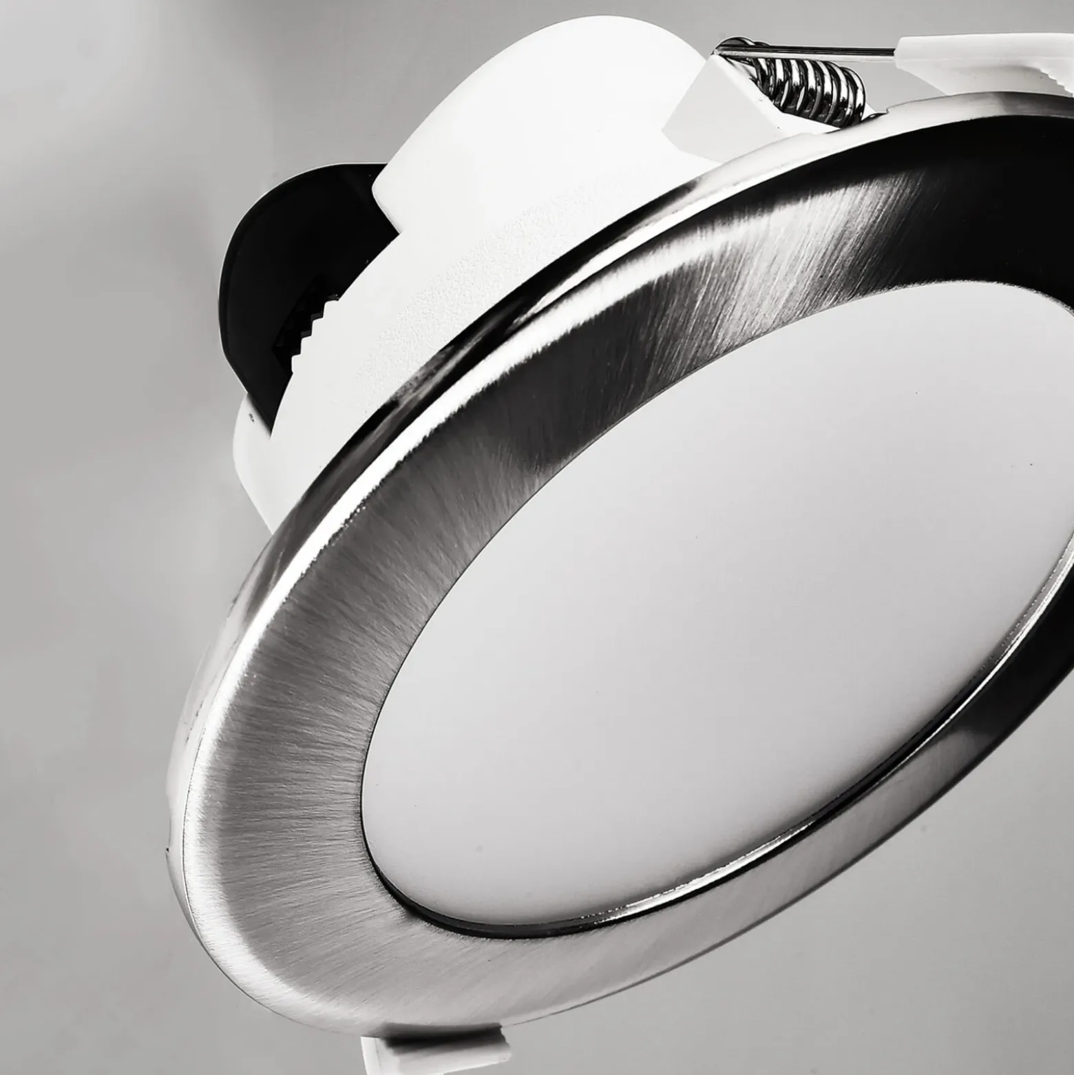 Lámpara de techo LED empotrable Acrux, Ø 15 cm, plata mate, CCT