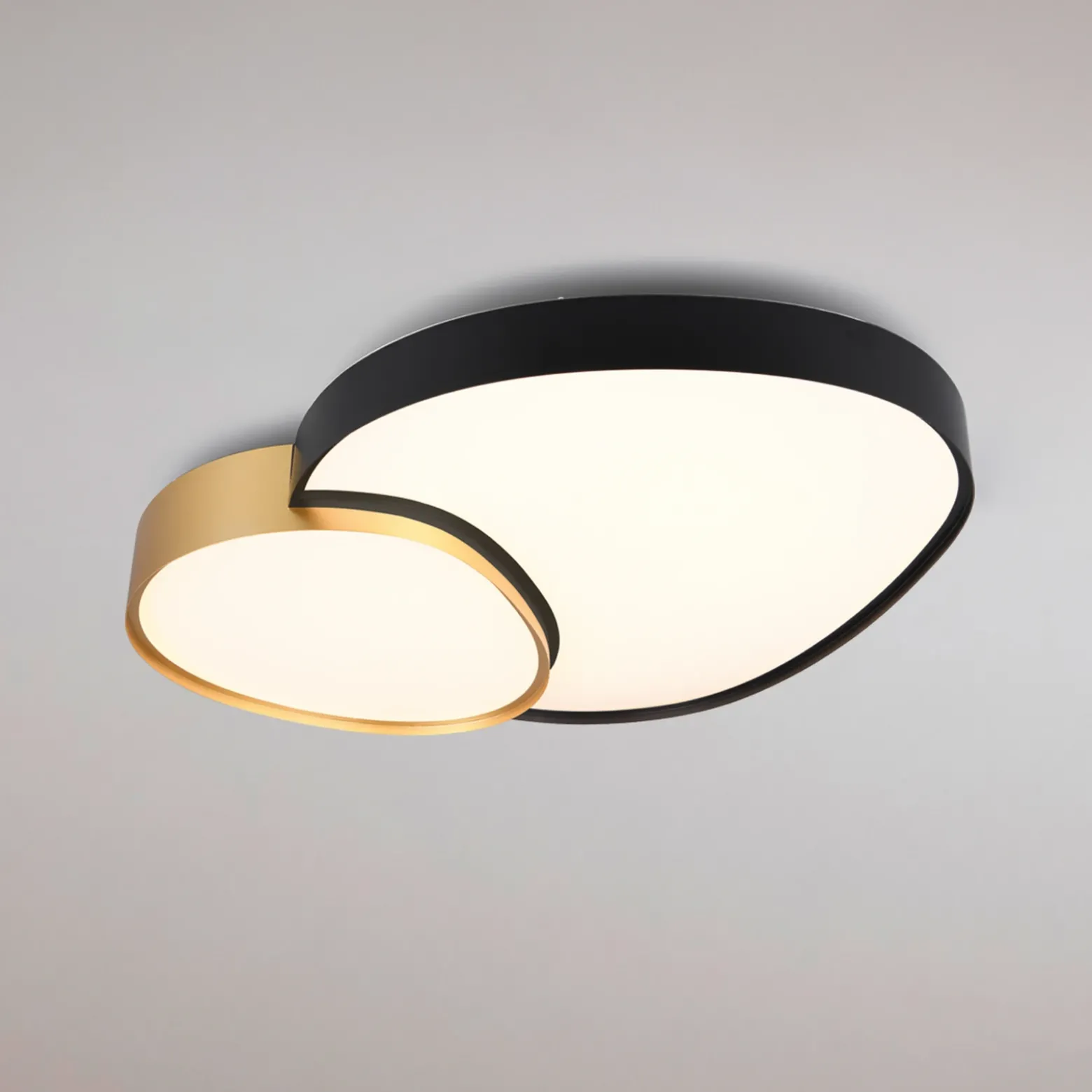 Lámpara de techo LED Rise, negro-oro, 77 x 63 cm, CCT, atenuable