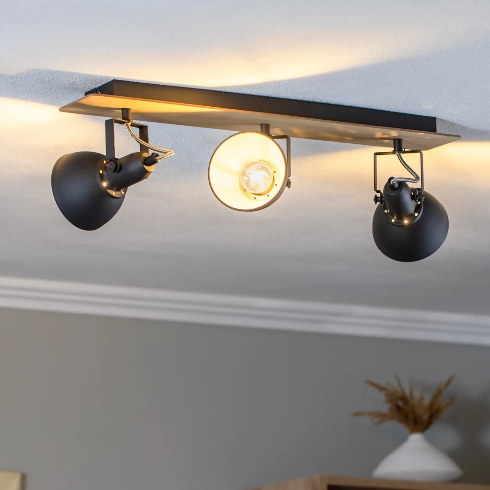 Lámpara de techo Lindby Aylis, 3 luces, 60 cm, negra, madera, E14