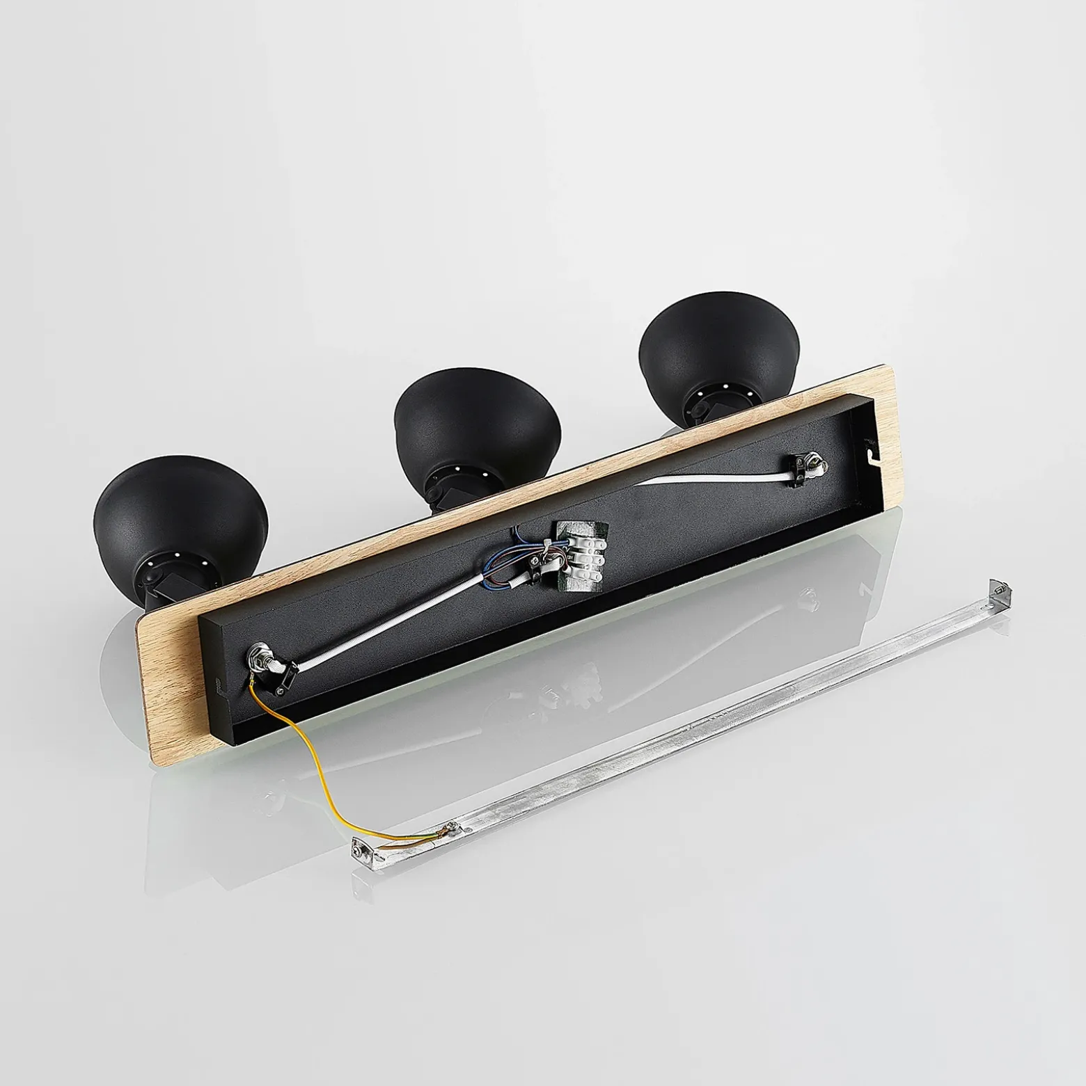 Lámpara de techo Lindby Aylis, 3 luces, 60 cm, negra, madera, E14