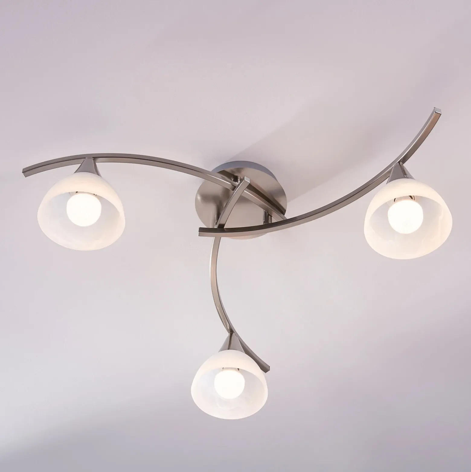 Lámpara de techo Lindby Della, níquel, Ø 58 cm, 3 luces, E14