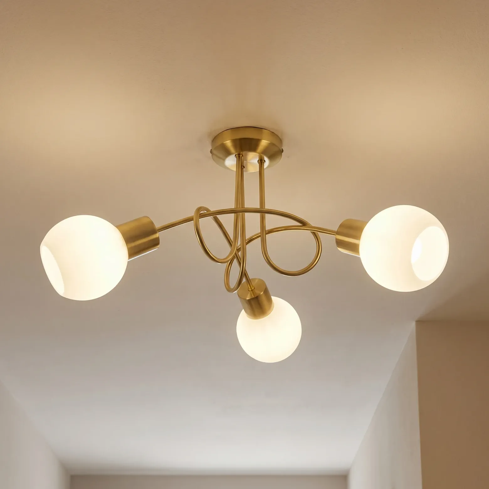Lámpara de techo Lindby Elaina, Ø52cm, 3 luces, latón, cristal, E14