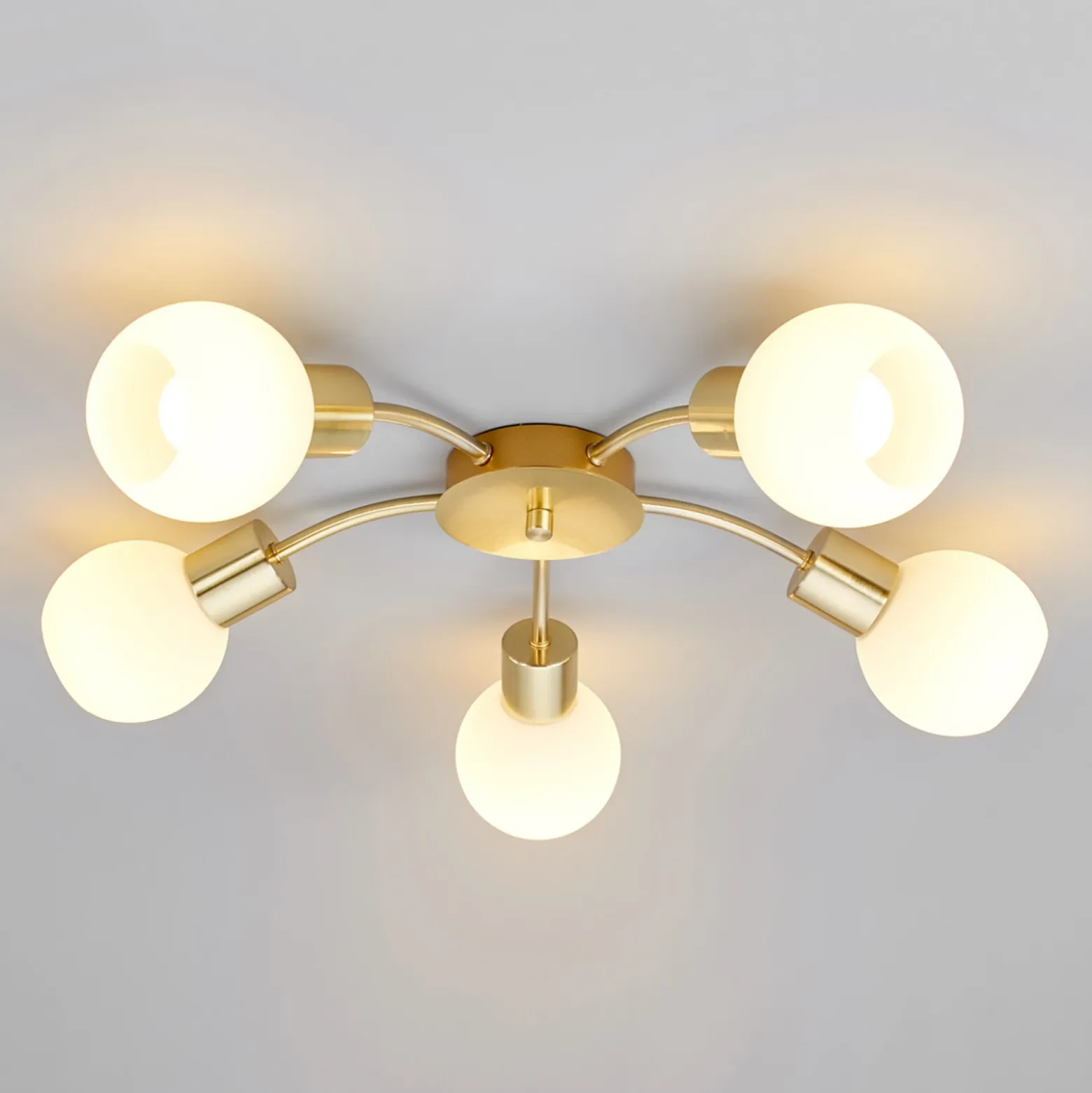 Lámpara de techo Lindby Elaina, Ø54cm, 5 luces, latón, cristal, E14