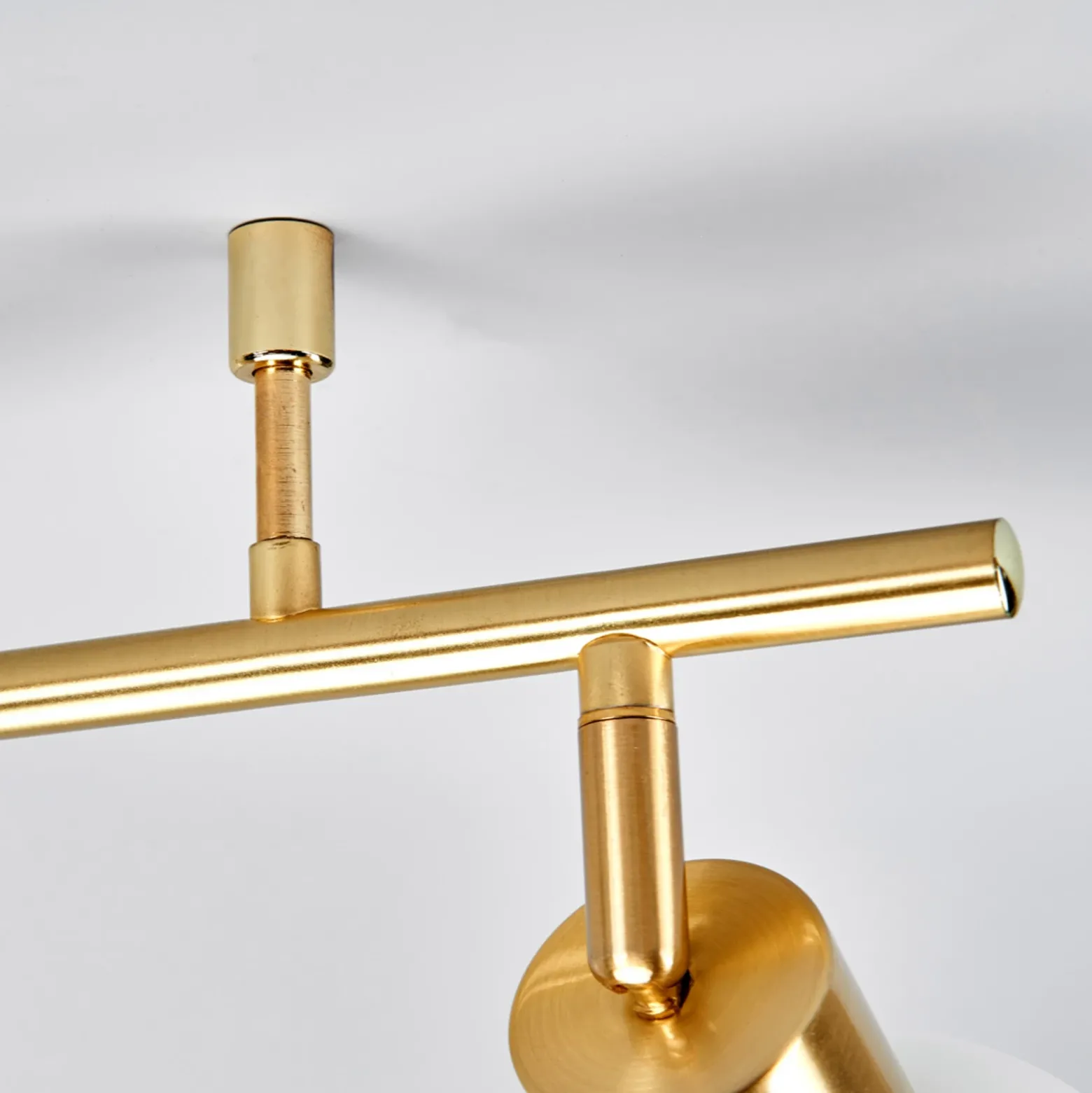 Lámpara de techo Lindby Elaina, 180cm, 6 luces, latón, cristal, E14