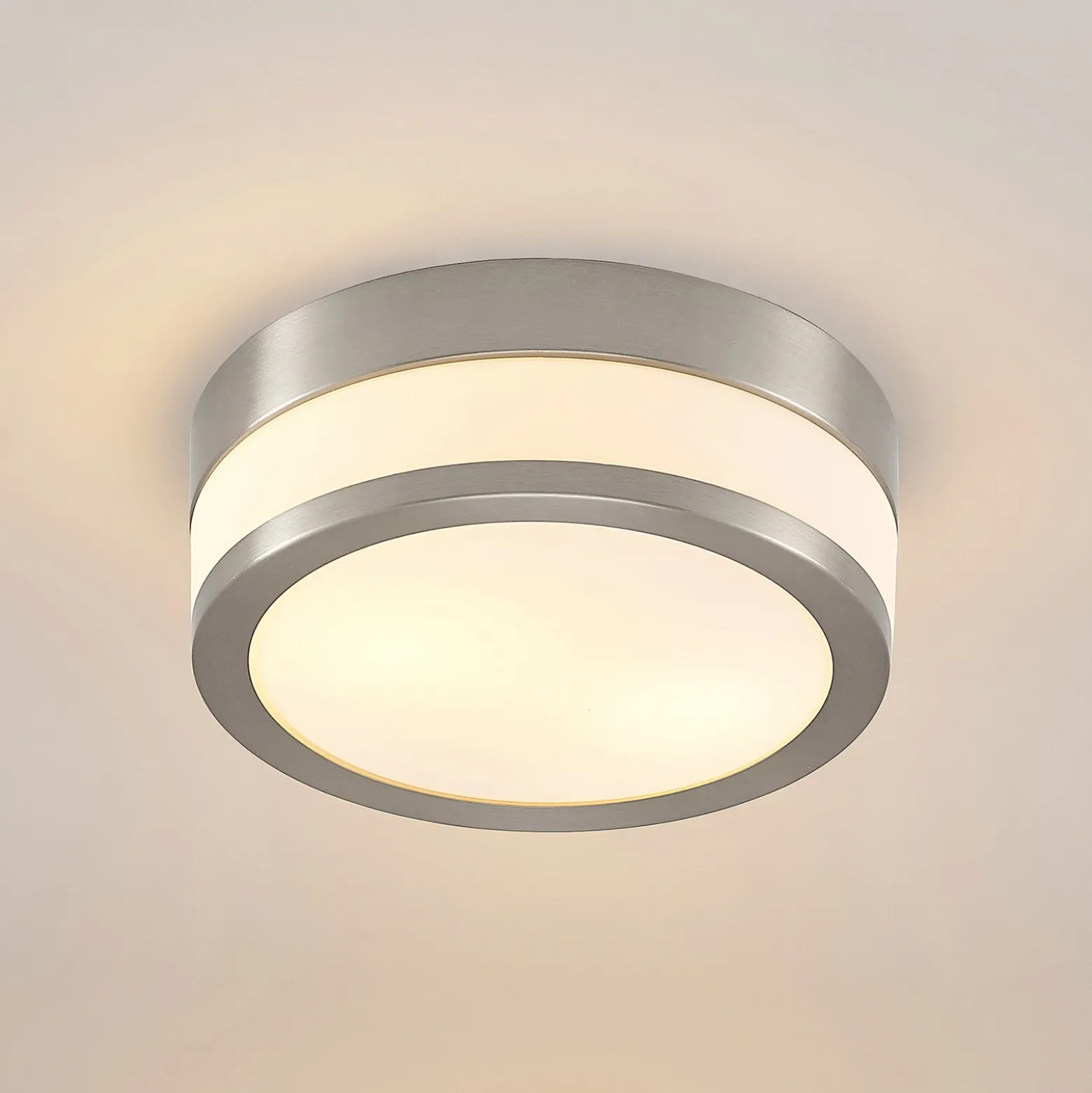 Lámpara de techo Lindby Flavi, Ø 23 cm, níquel, cristal, IP44, E27