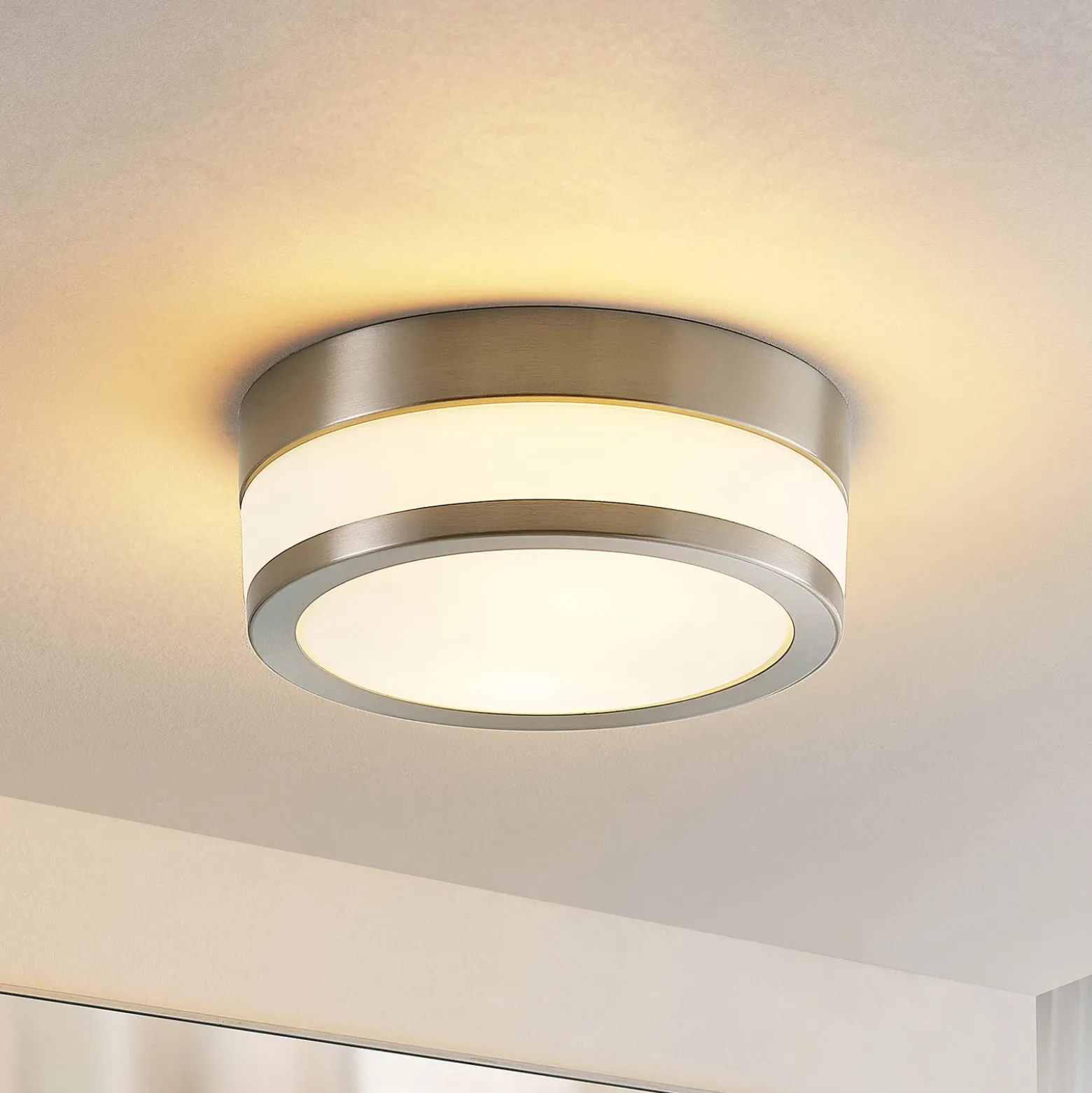Lámpara de techo Lindby Flavi, Ø 23 cm, níquel, cristal, IP44, E27
