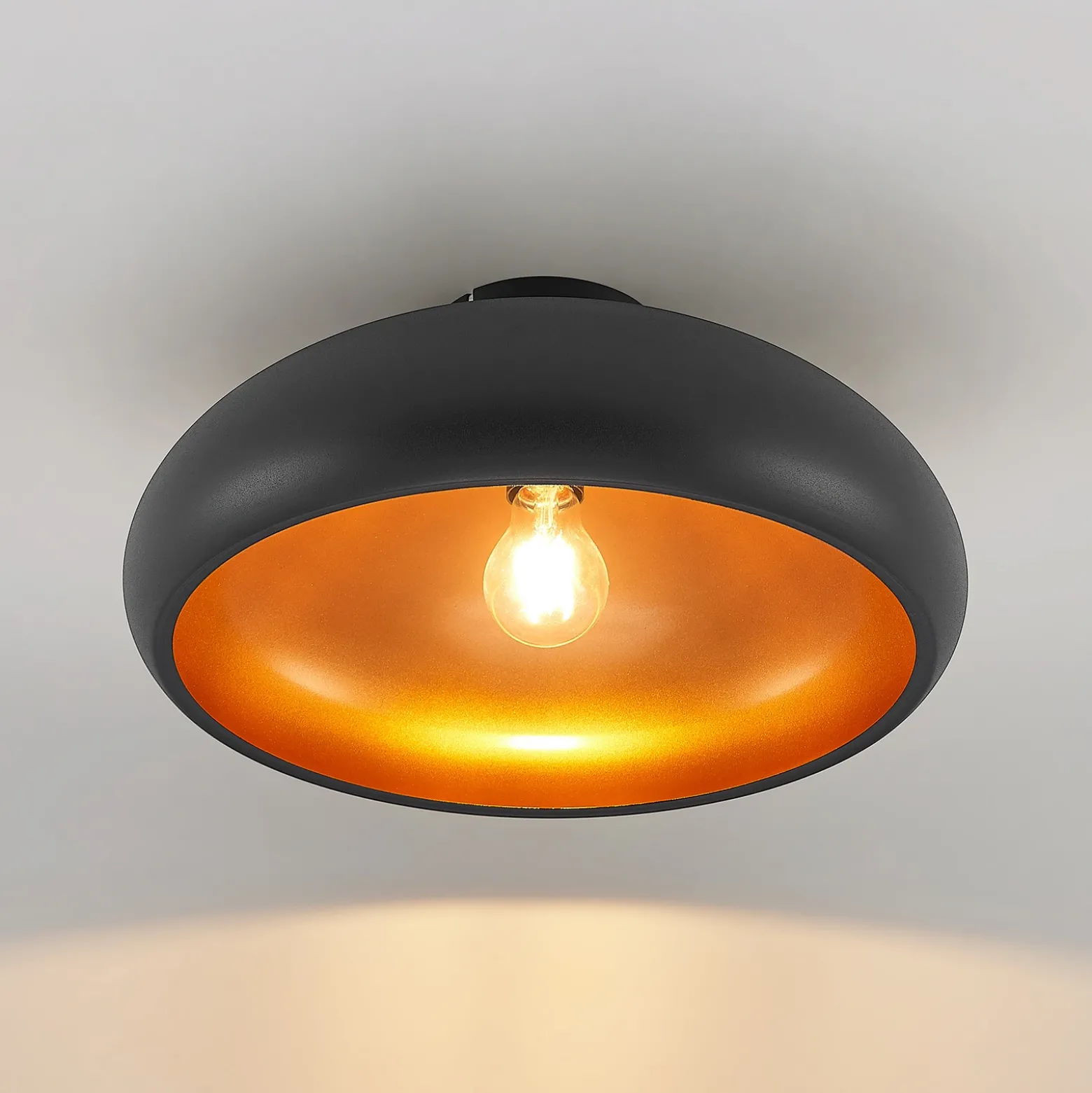Lámpara de techo Lindby Gerwina, negro/oro, metal, 40 cm, E27