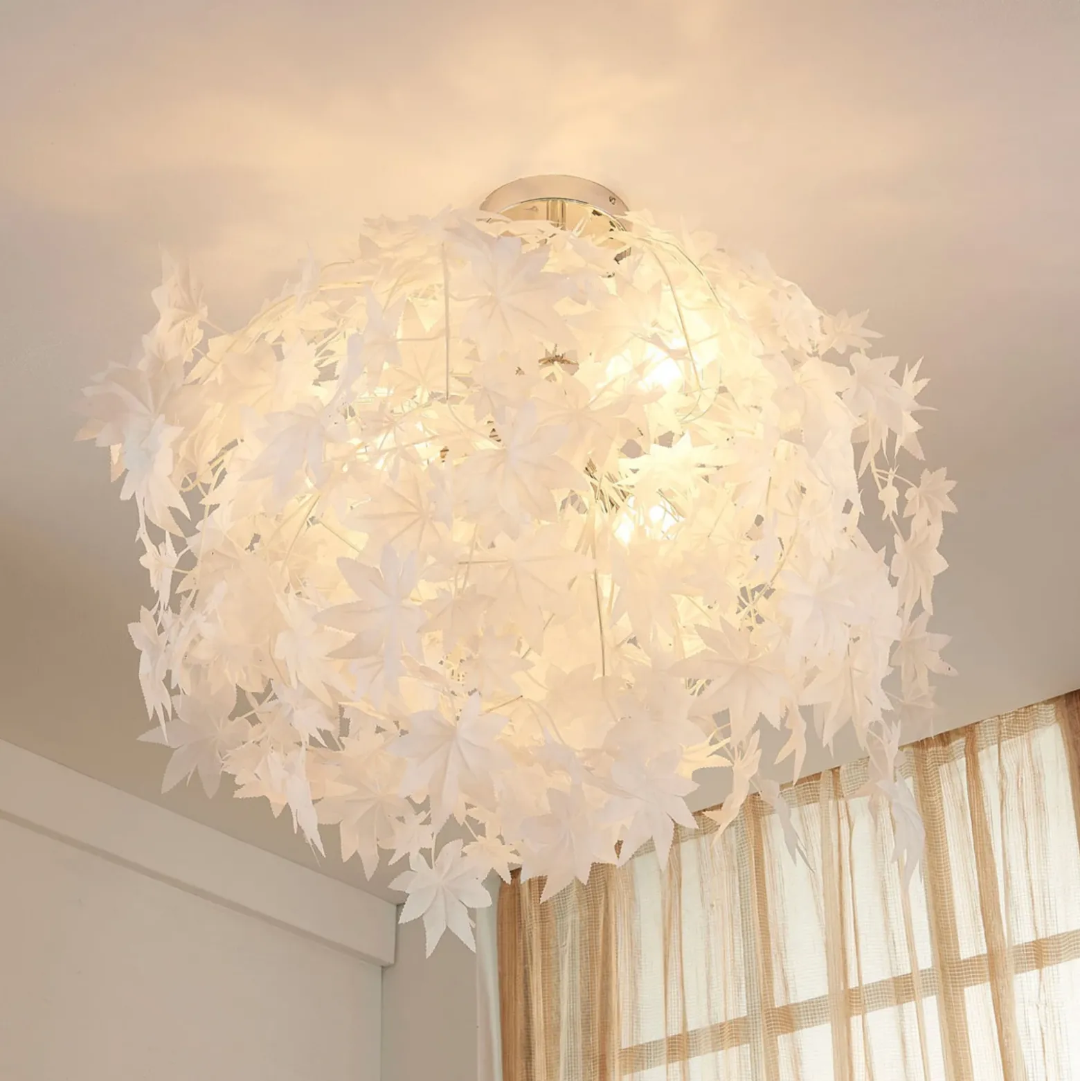 Lámpara de techo Lindby Maple, Ø 70 cm, cromada, blanca, de tela