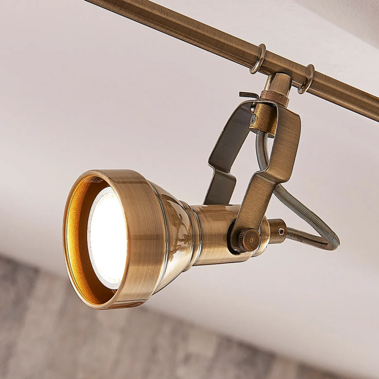 Lámpara de techo Lindby Perseas, 78 cm, 4 luces, latón envejecido, GU10