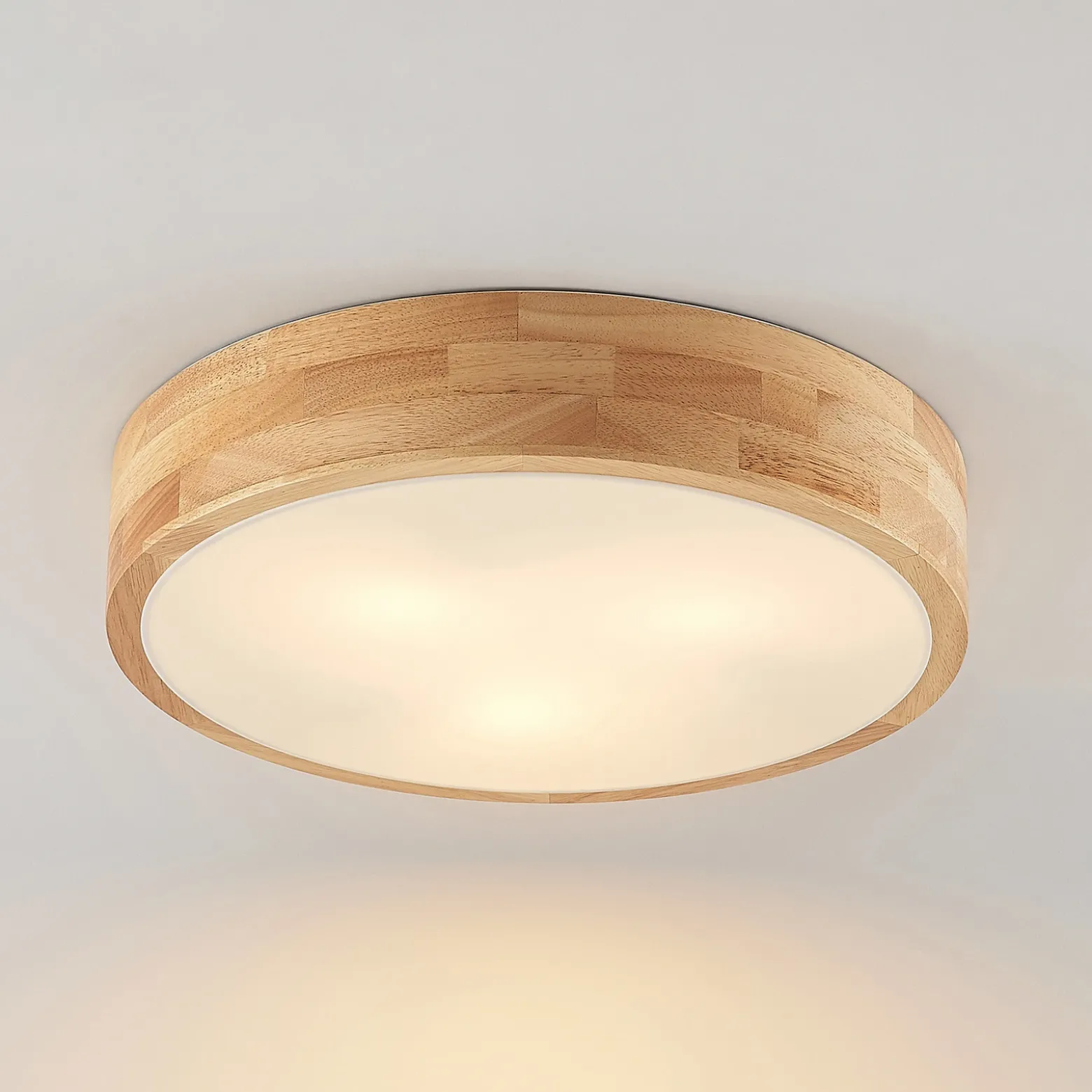 Lámpara de techo Lindby Tanju, Ø 40 cm, 3 luces, madera de caucho, E27