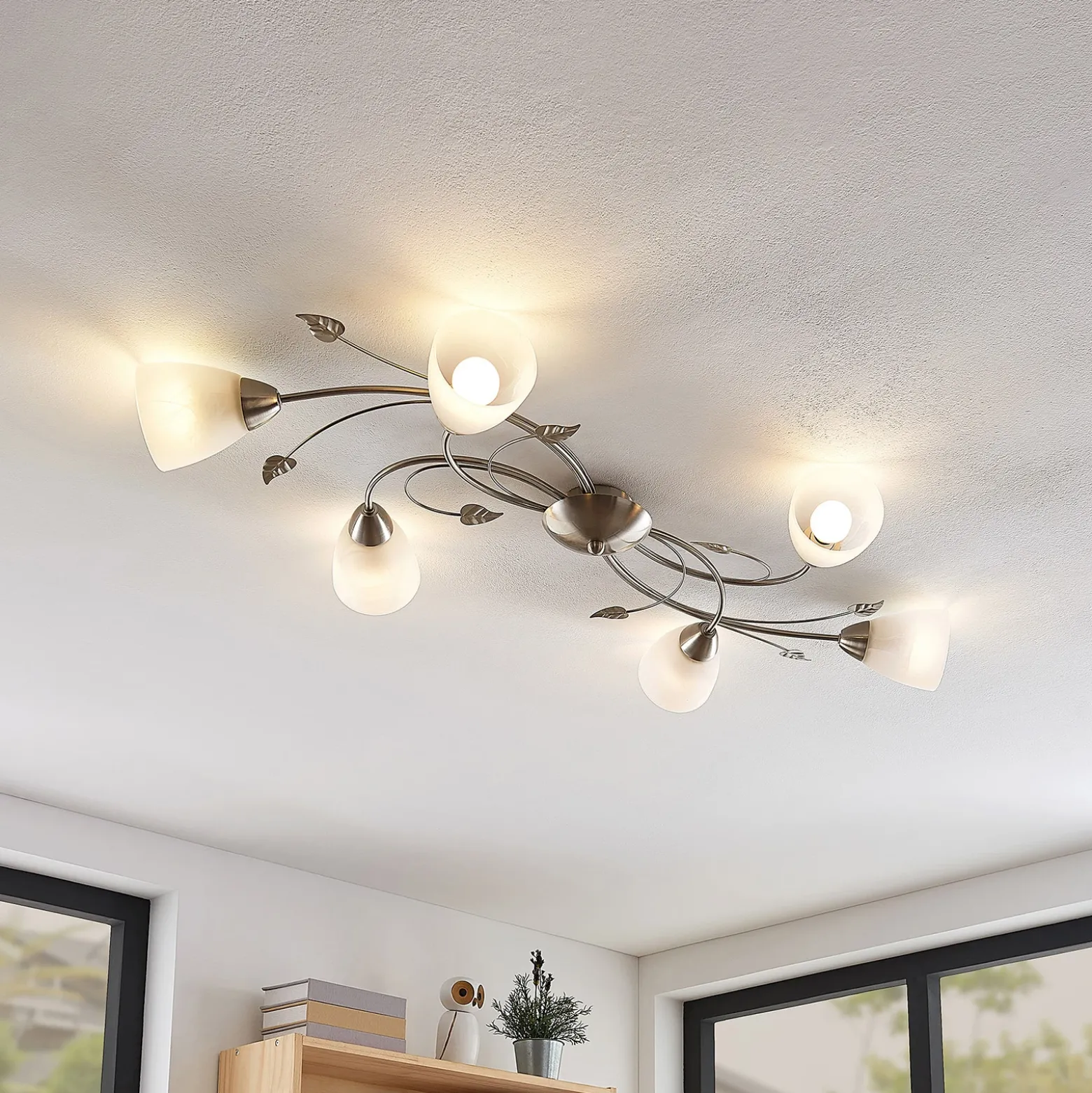 Lámpara de techo Lindby Yannie, 6 luces, 106 cm, níquel/blanco, cristal