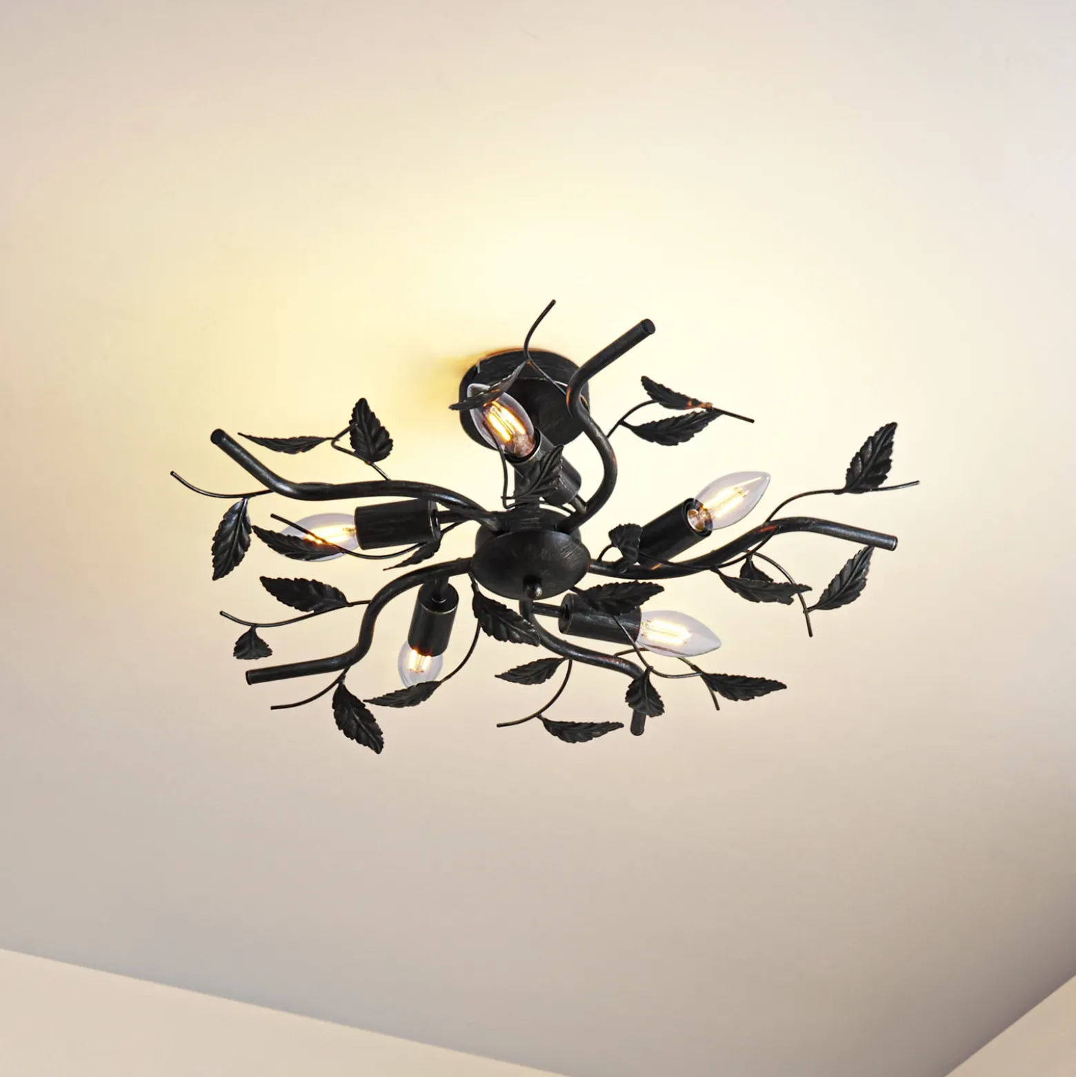 Lámpara de techo Lindby Yos, 5 luces, 58 cm, negro y dorado, E14