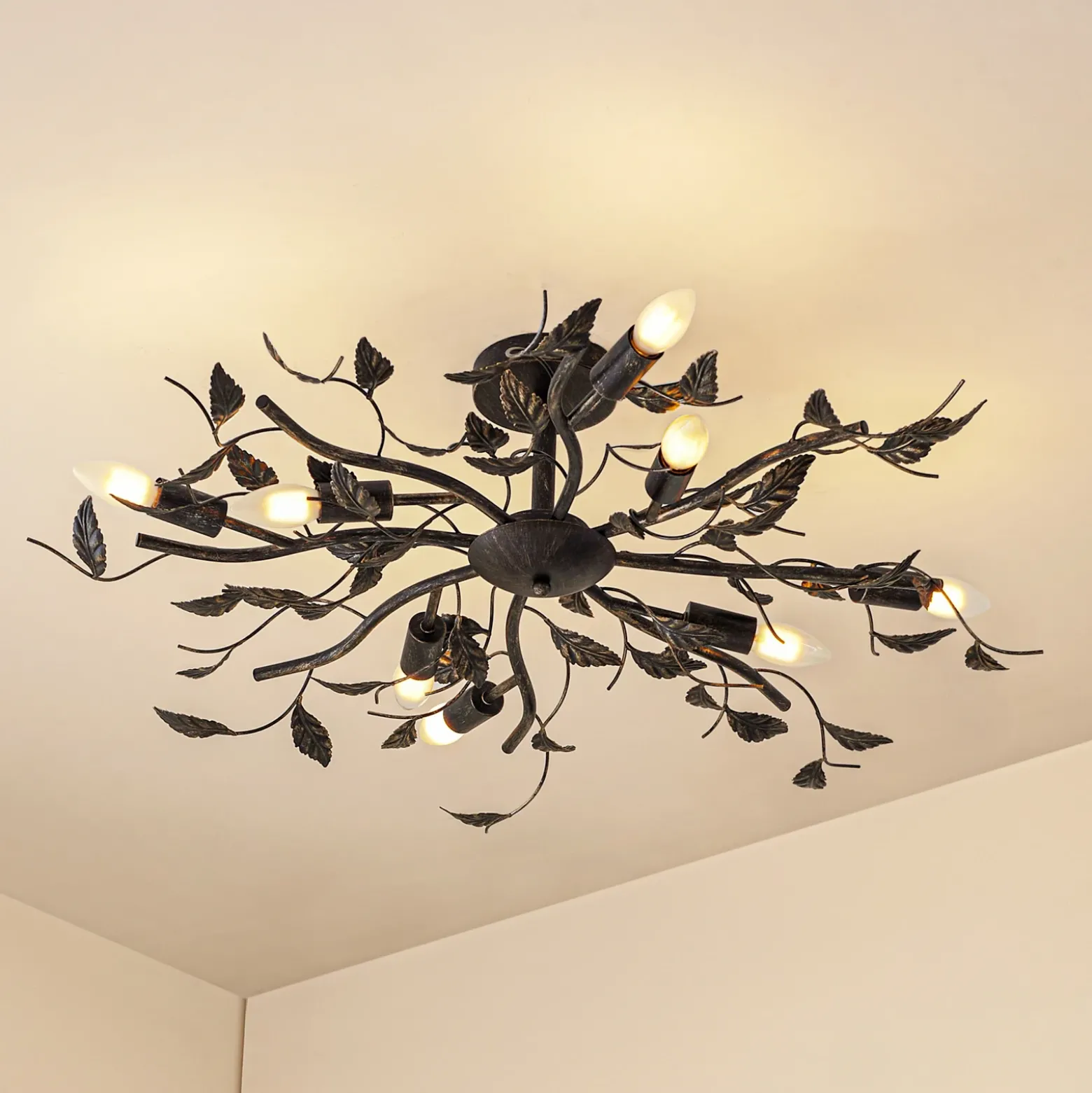 Lámpara de techo Lindby Yos, 8 luces, 85 cm, negro y dorado, E14