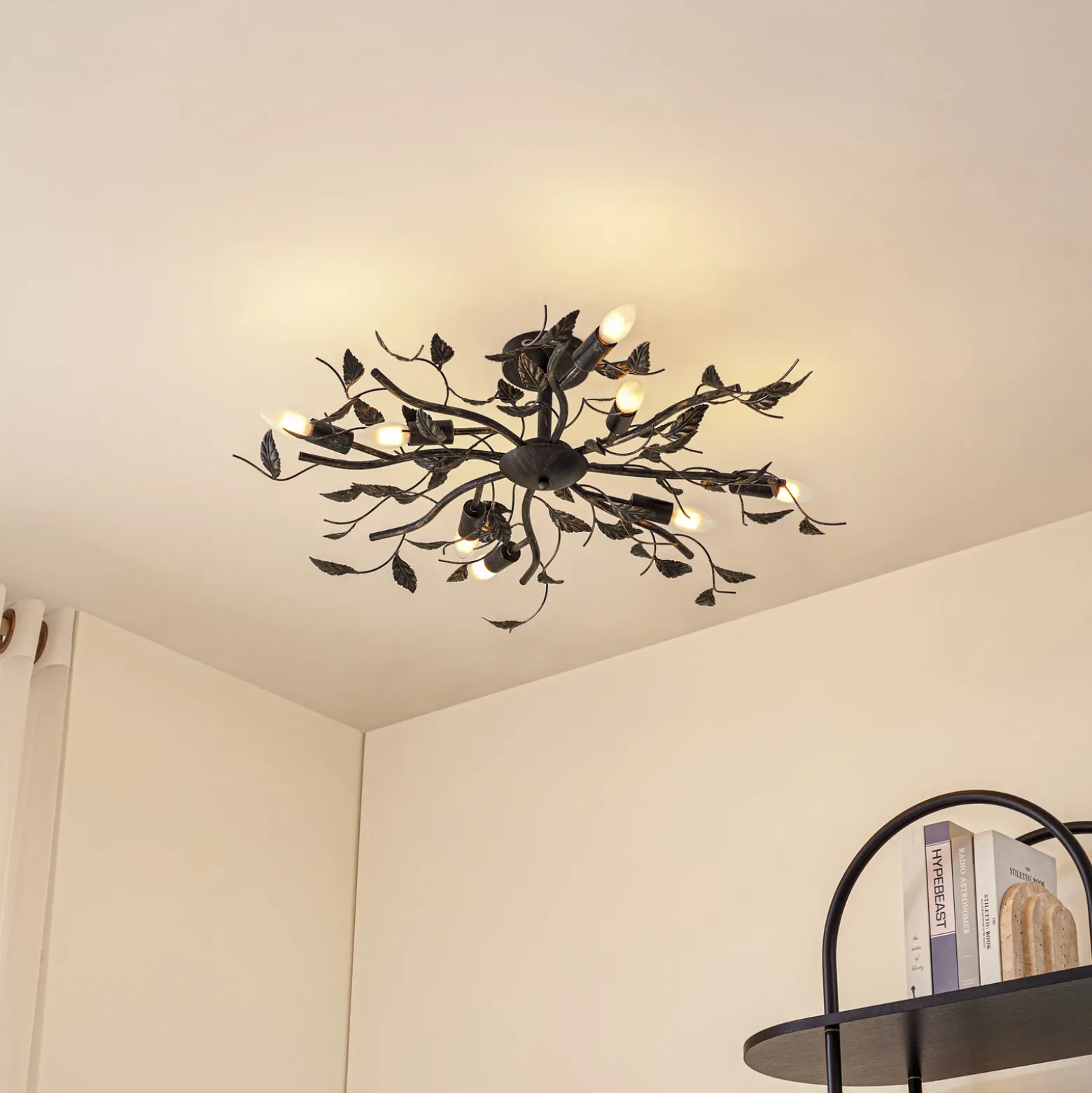 Lámpara de techo Lindby Yos, 8 luces, 85 cm, negro y dorado, E14
