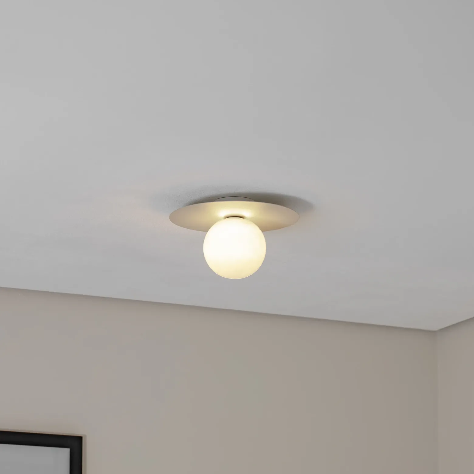 Lámpara de techo Pixie, beige, cristal, Ø 25 cm, esfera, G9