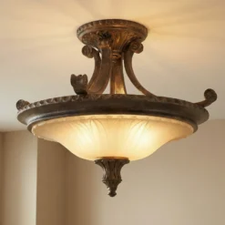 Lámpara de techo Stirling Castle en diseño antiguo
