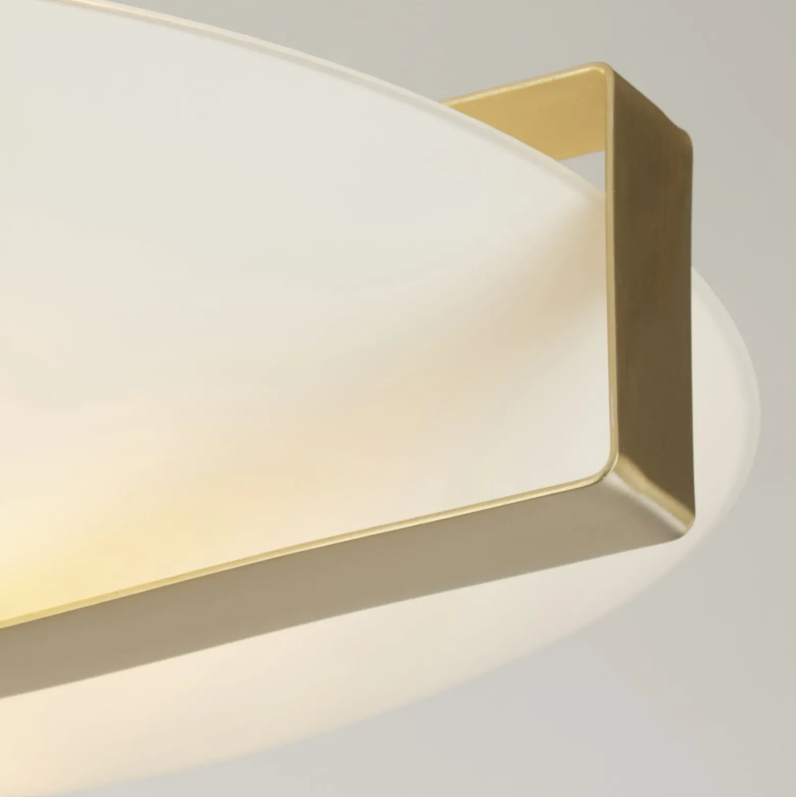 Lámpara de techo Sundial, oro/blanco ópalo, acero, cristal, E27