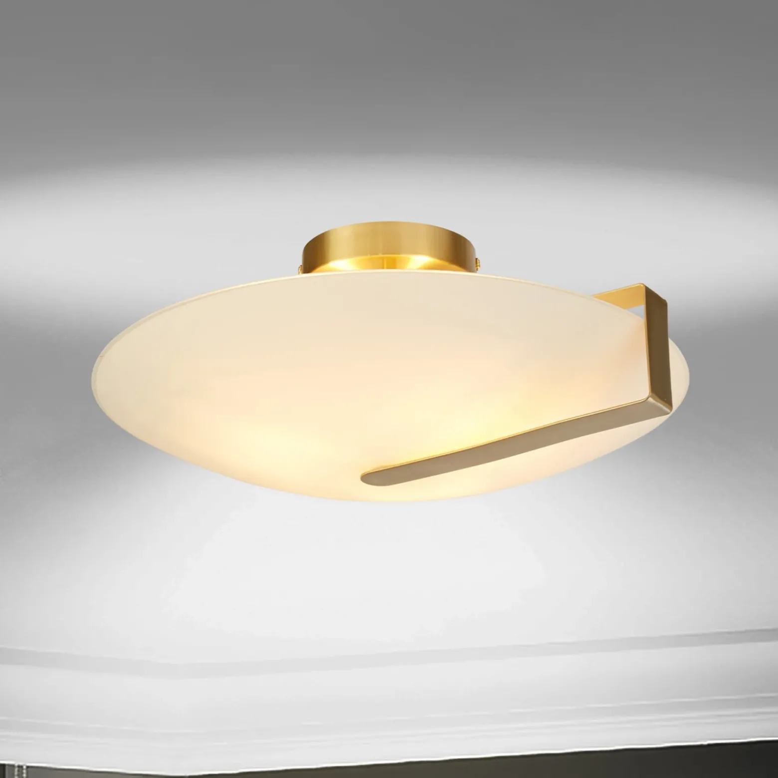 Lámpara de techo Sundial, oro/blanco ópalo, acero, cristal, E27