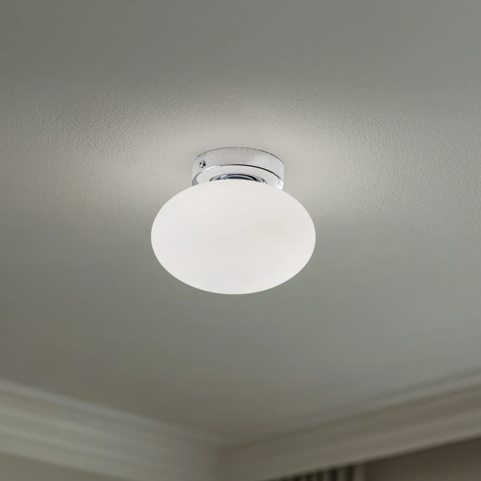 Lámpara de techo Ufo, cromada/blanca, Ø 18 cm, cristal, G9
