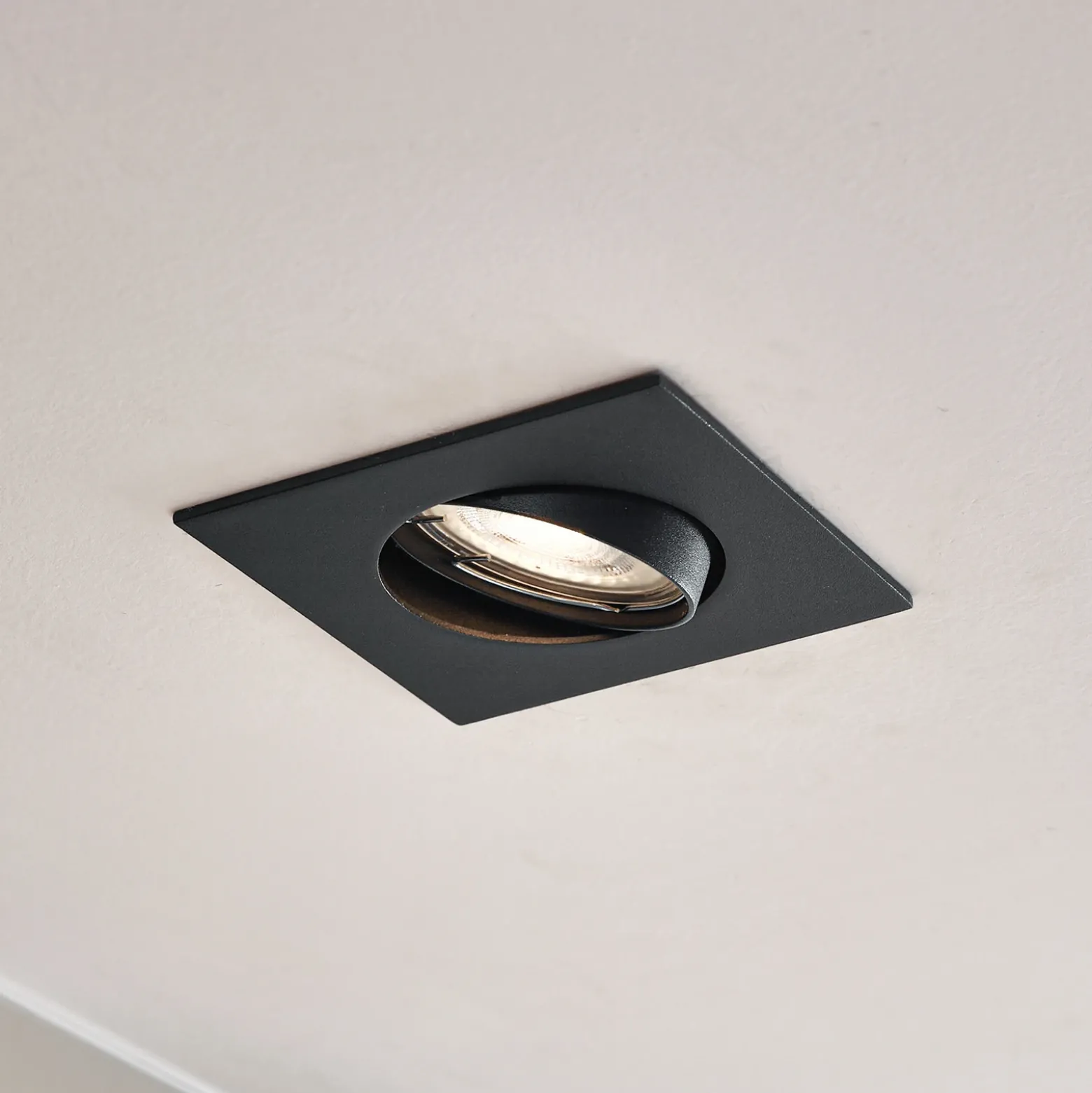Lámpara empotrable PRIOS Fibur, negra, 9 cm, GU10