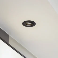 Lámpara empotrable Prios LED Shima, negra, 7 W, 3000K, atenuable