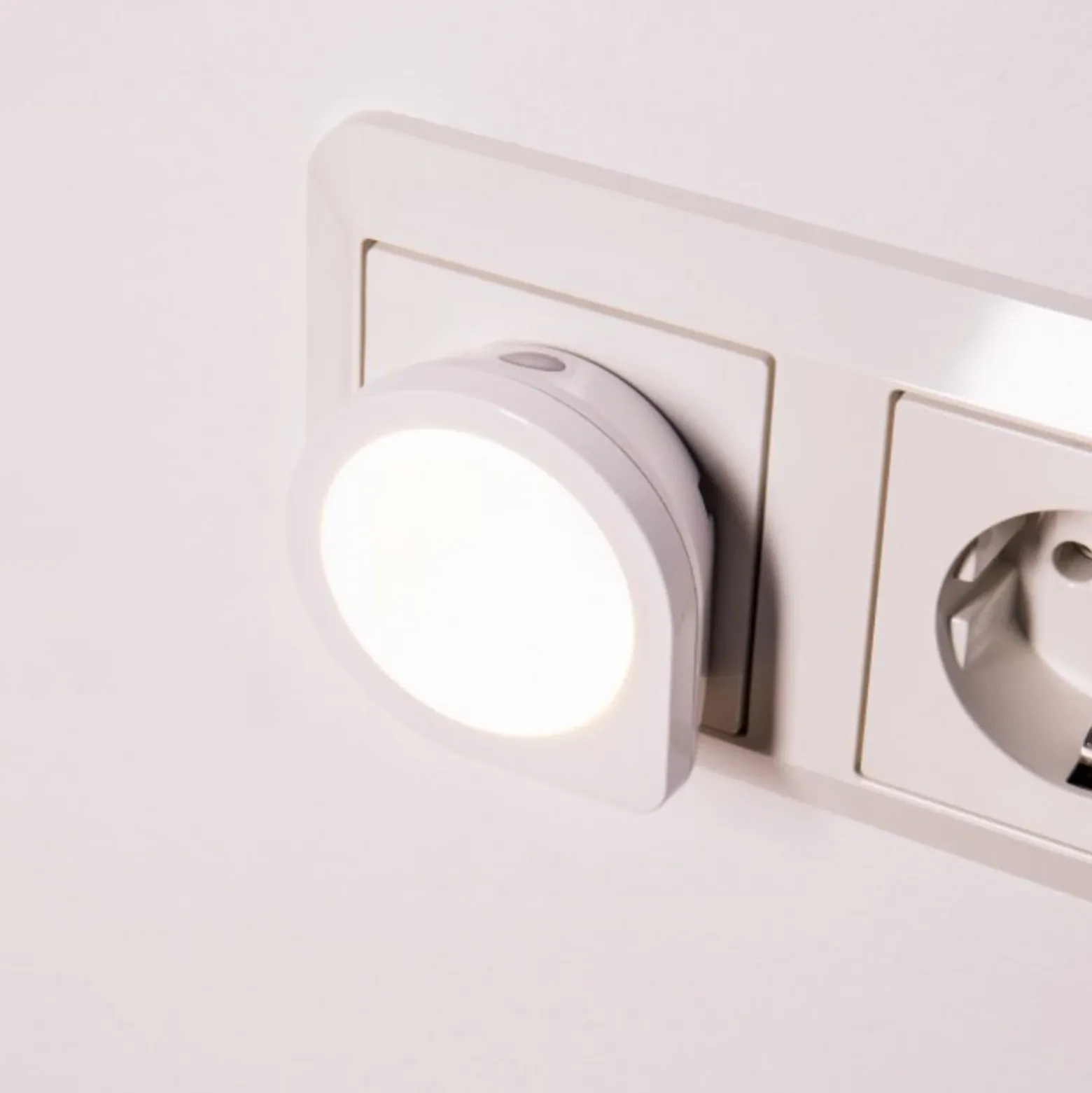 Lámpara enchufe LED lámpara nocturna Luna Sensor