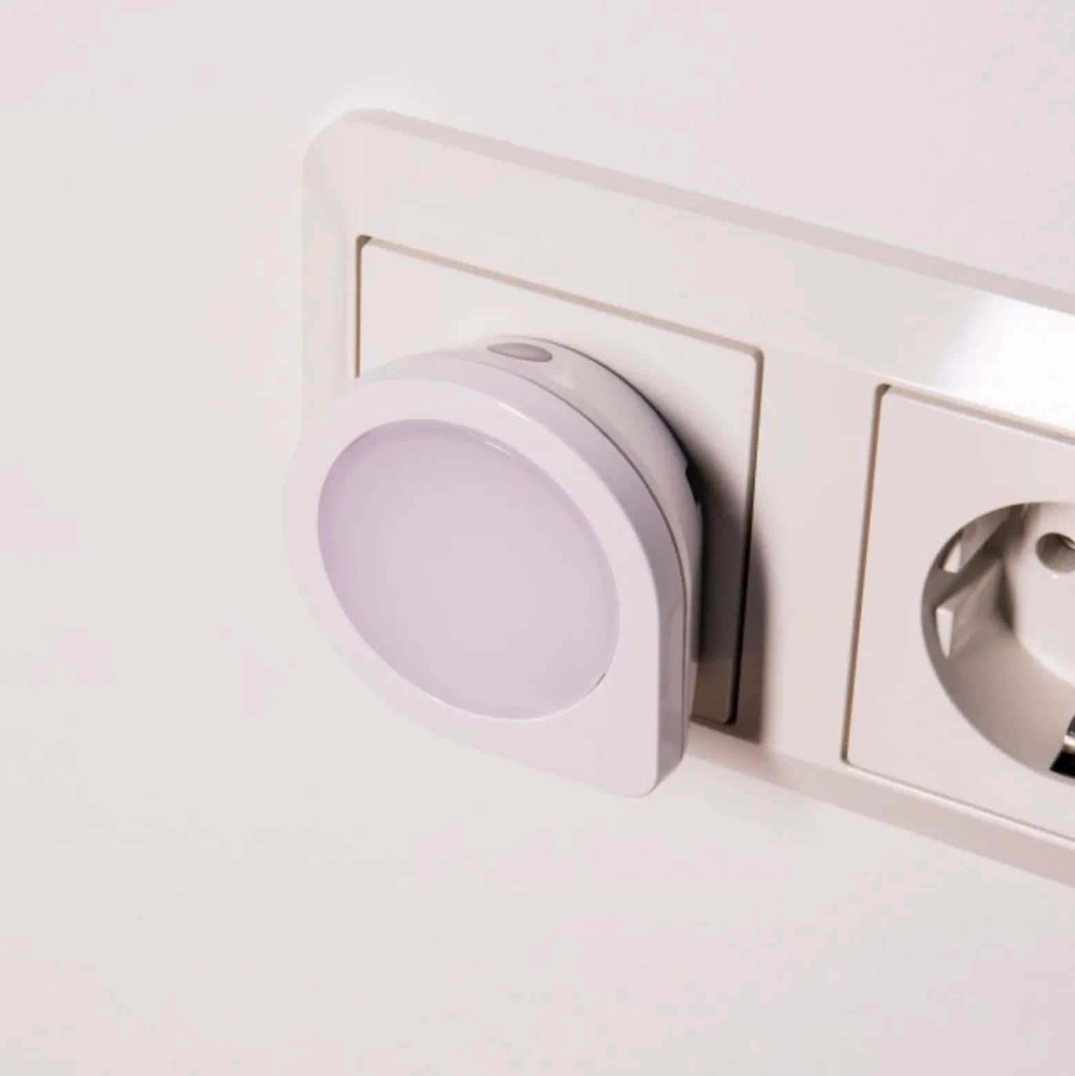 Lámpara enchufe LED lámpara nocturna Luna Sensor