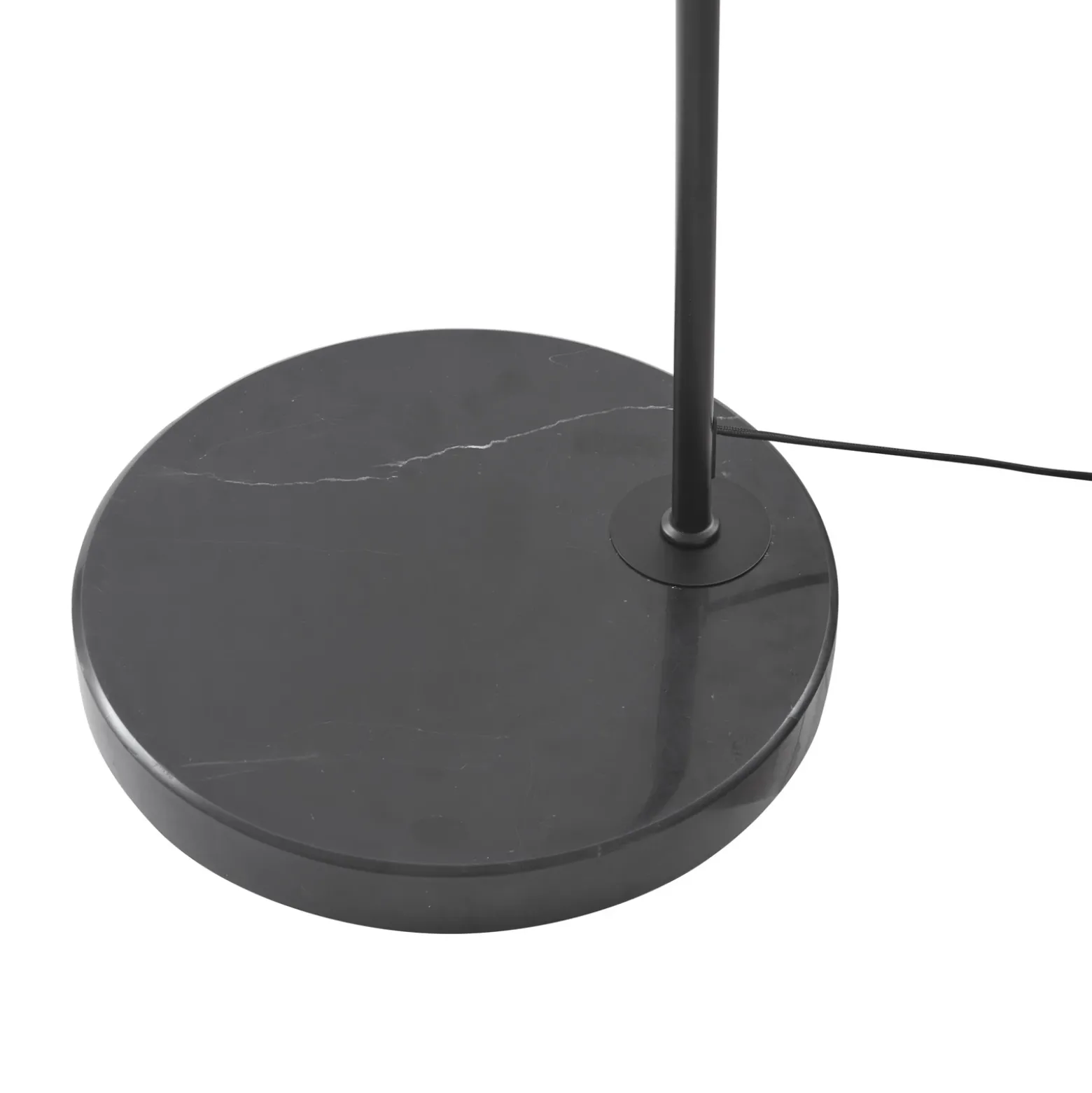 Lámpara LED arqueada Lucande Yekta, negra, 183 cm, atenuable