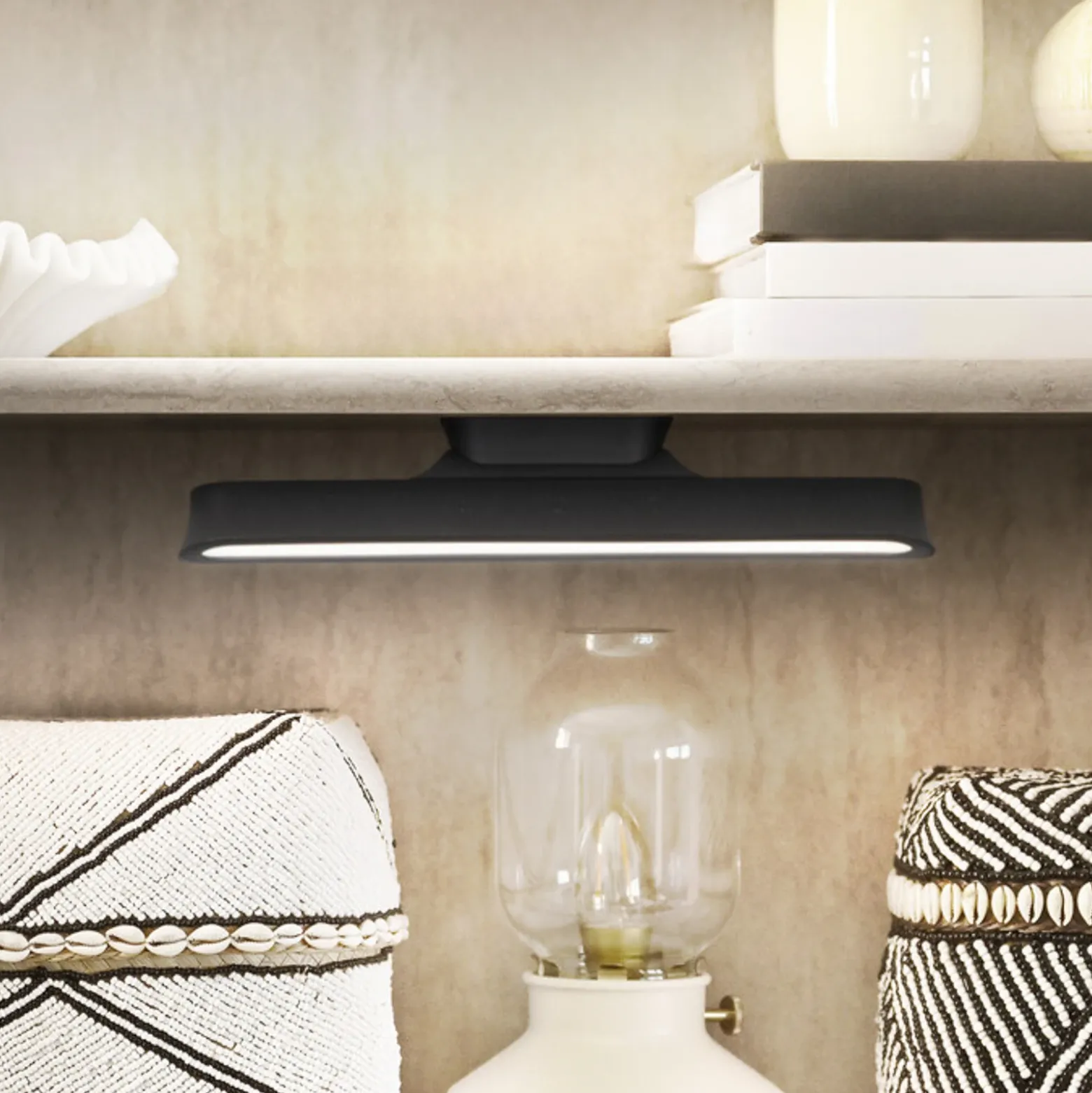 Lámpara LED bajo mueble LINEAR MOBILE de OSRAM, negra, 28 cm, CCT