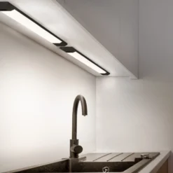 Lámpara LED bajo mueble OSRAM Linear Edge Sensor 50 cm negro CCT