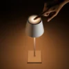 Lámpara LED de mesa recargable Nuindie, USB-C, cobre, IP54, atenuable