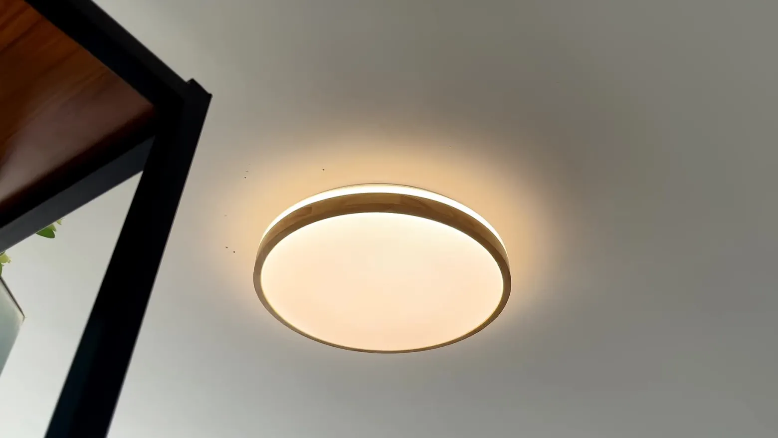 Lámpara LED de techo Lindby Emiva, Ø 49 cm, CCT, madera