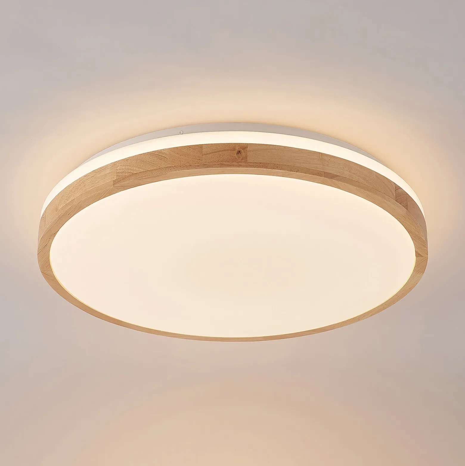 Lámpara LED de techo Lindby Emiva, Ø 49 cm, CCT, madera
