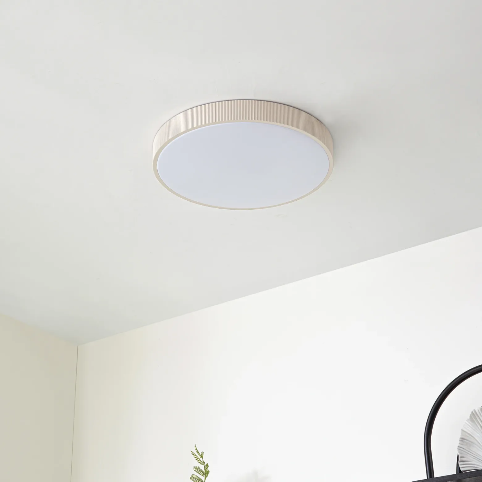 Lámpara LED de techo Lindby Zylo, beige, Ø 49 cm, CCT, atenuable